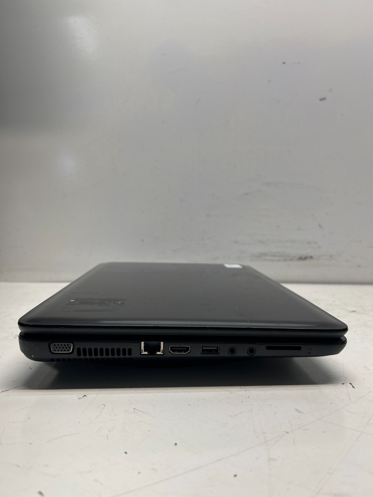 HP 2000-2c23dx AMD E1-1200 APU Radeon 4GB NO HDD