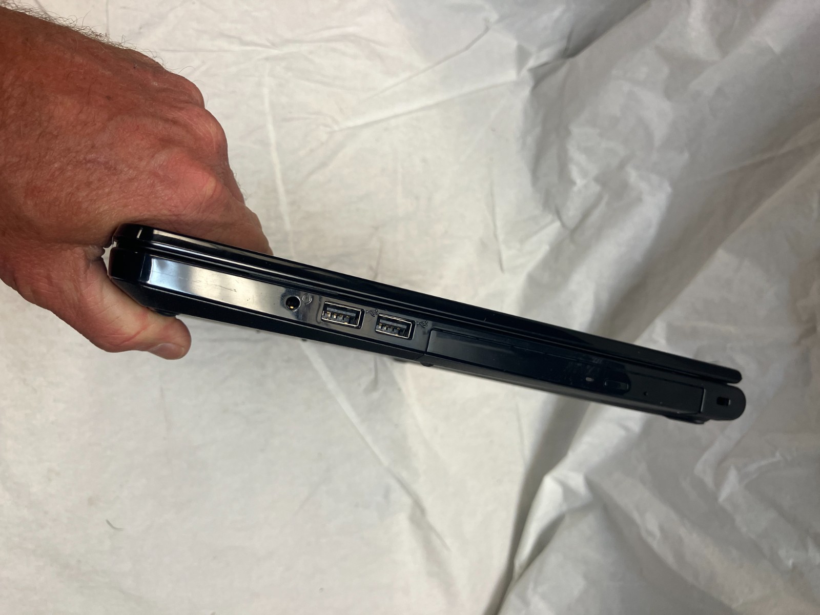DELL INSPIRON 15 5555 Laptop w/ AMD A8-7410 2.20 GHZ + 6 GB No HD, for parts