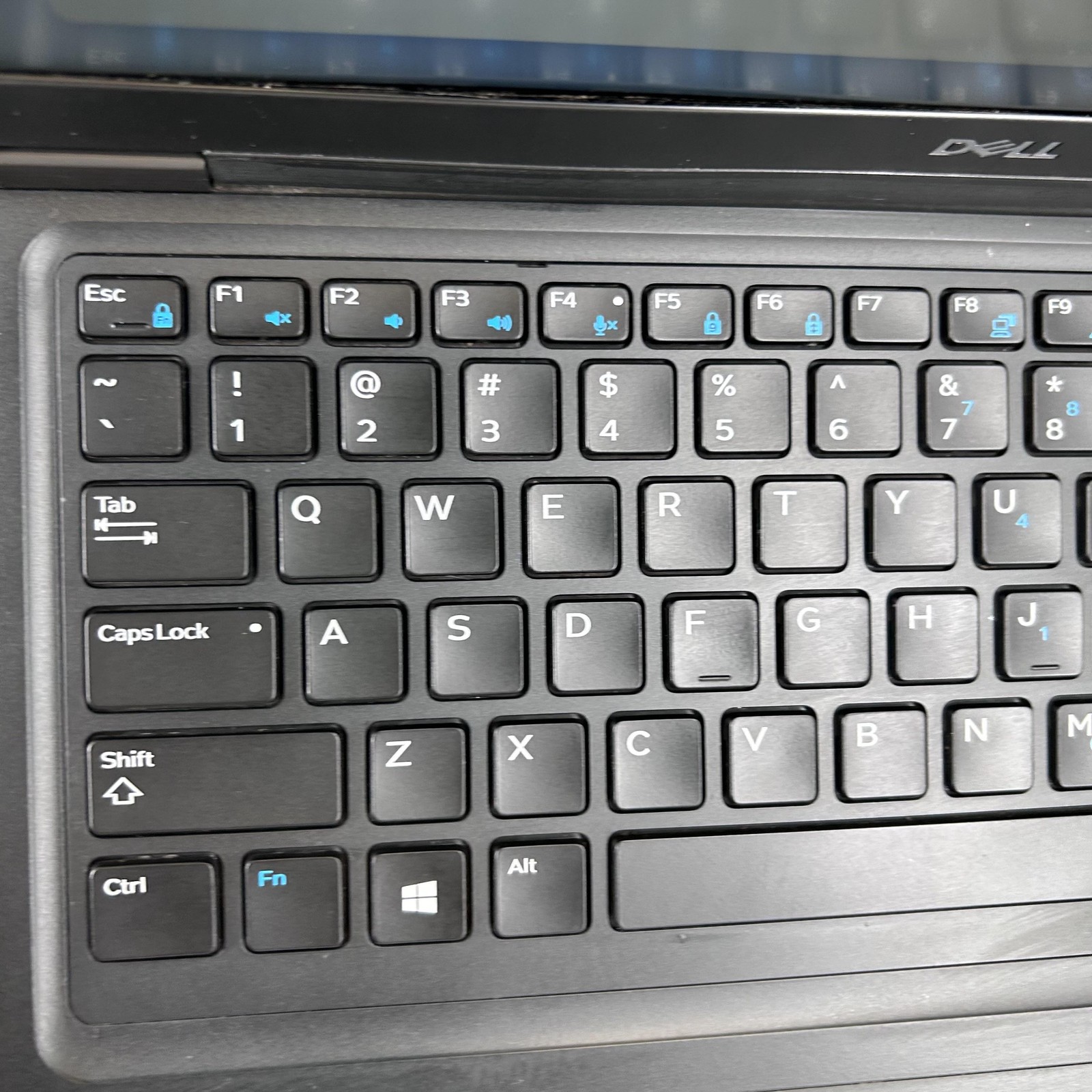 Dell Latitude 5490 14 Black FHD i5-8350U 1.70GHz 8GB 256GB SSD Good WHITE SPOTS