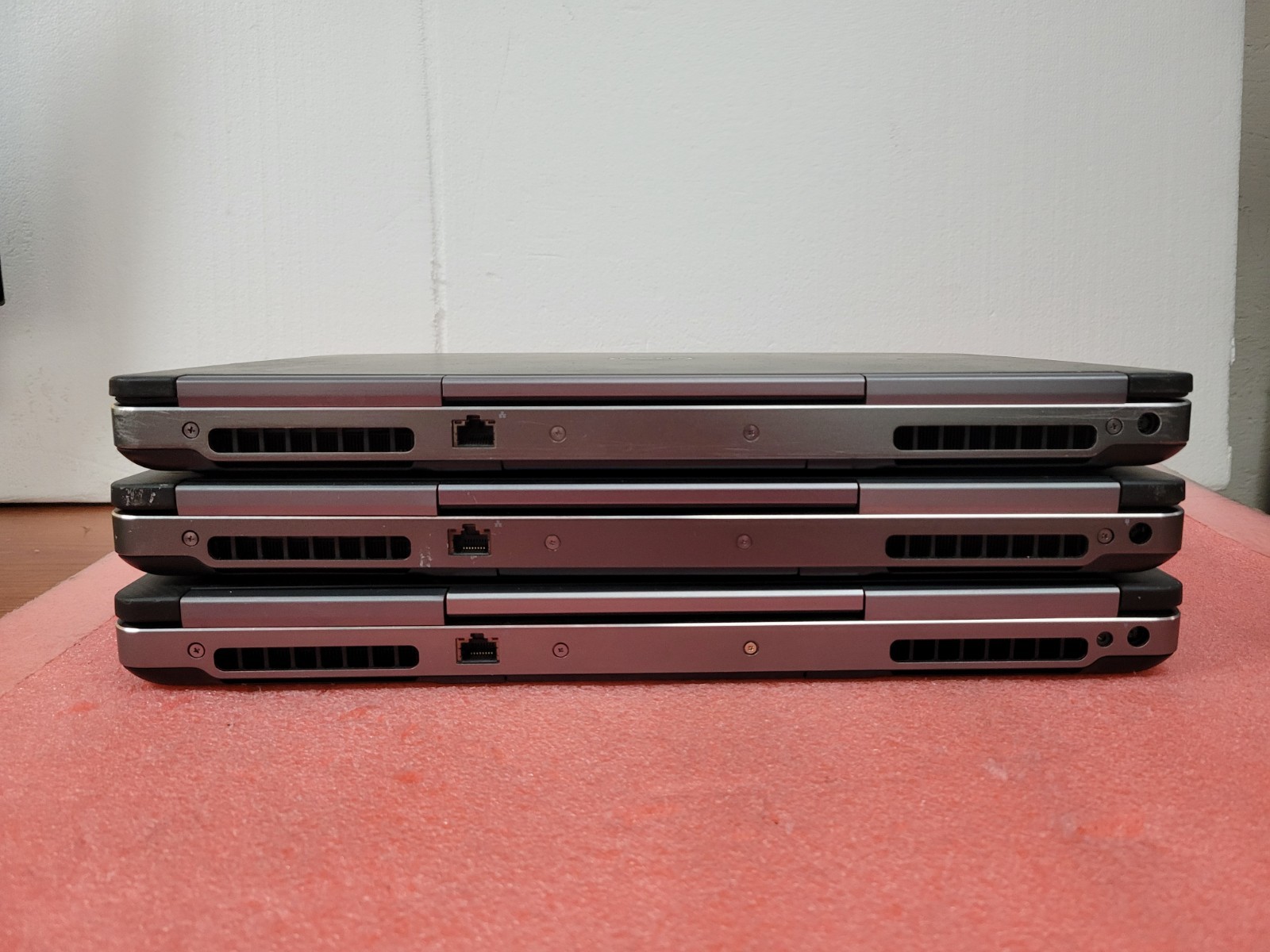 3x Dell Precision 7510/7520 15.6″ E3/i7 (BIOS) *No OS/HDD/RAM/AS IS* | C1061DS