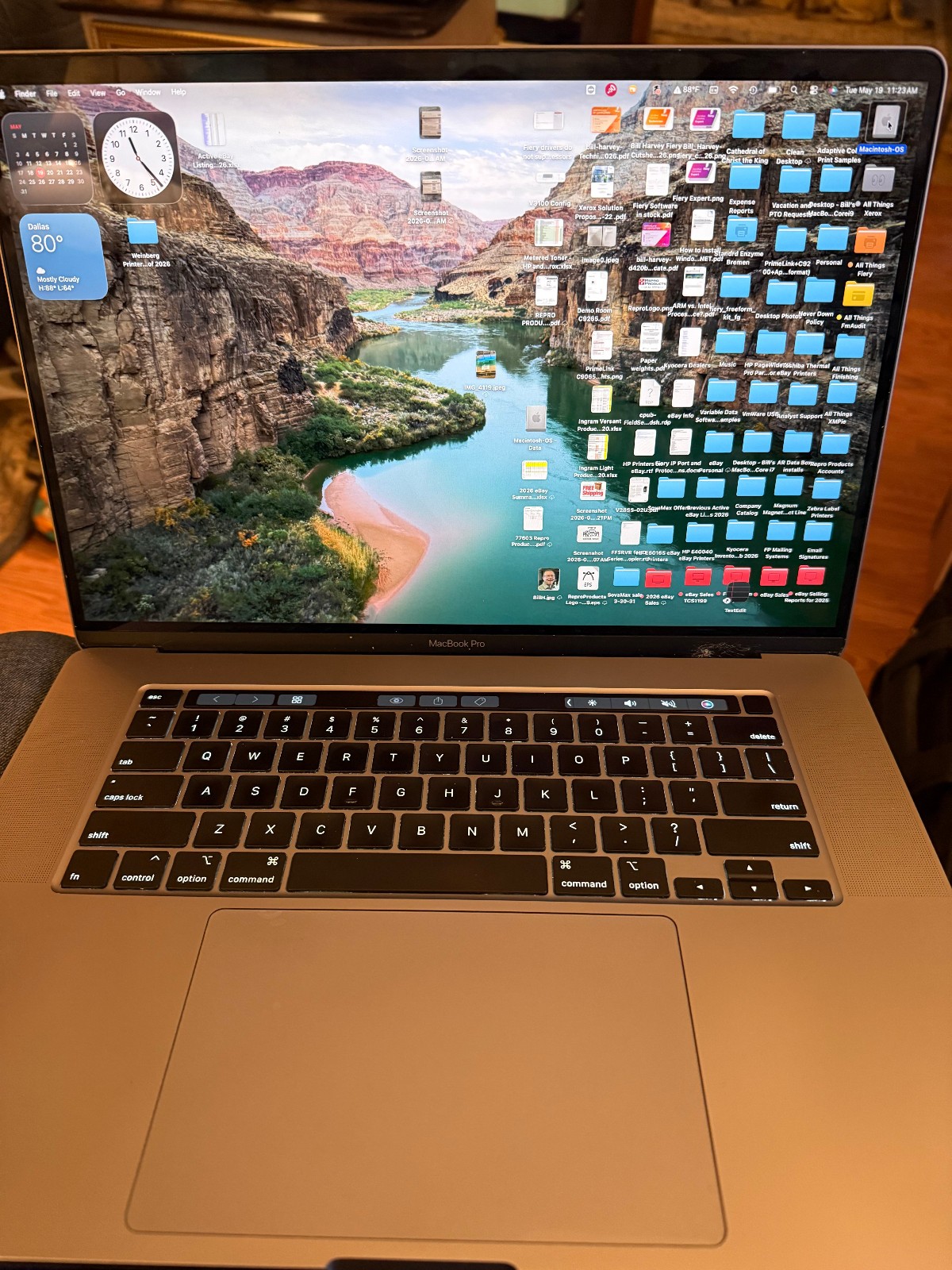 Apple MacBook Pro 2019 16″ Core i9 2.4 Ghz – 32GB – 2TB SSD Mac OS Tahoe 26.1