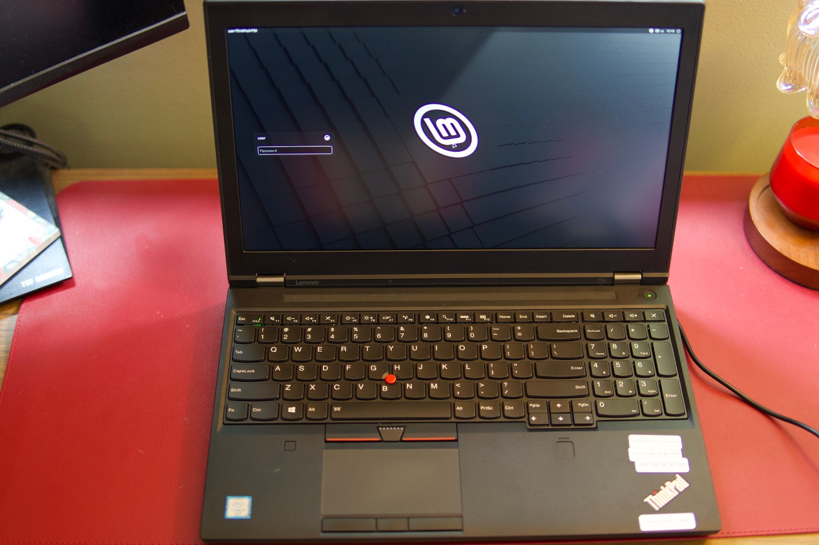 Lenovo ThinkPad P50 15.6″ | i7-6700HQ@2.6GHZ | 16GB RAM | LINUX MINT Pre-install