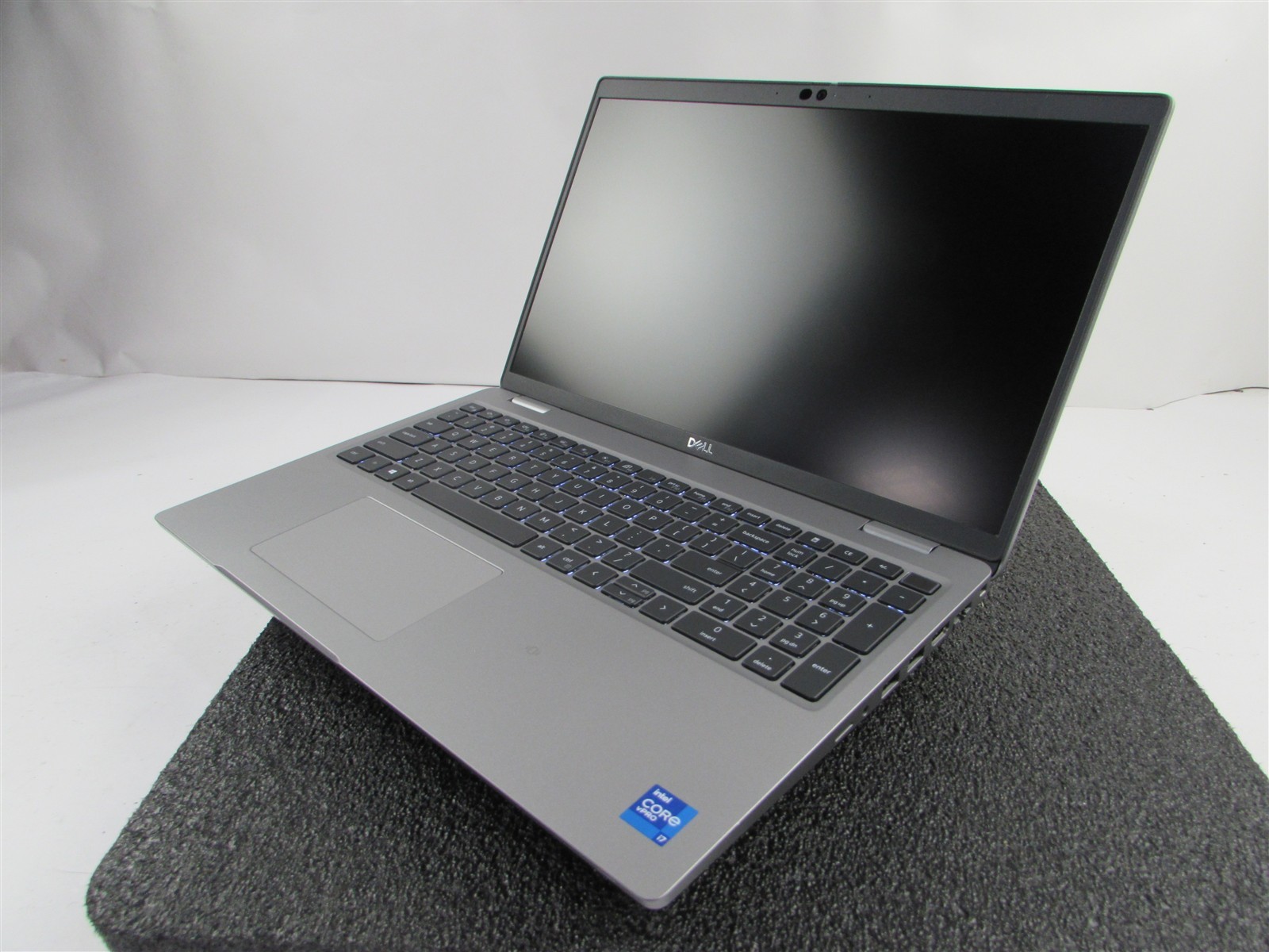 DELL LATITUDE 5520 1920X1080 FHD CORE I7-1185G7 512GB SSD 16GB RAM NO O.S