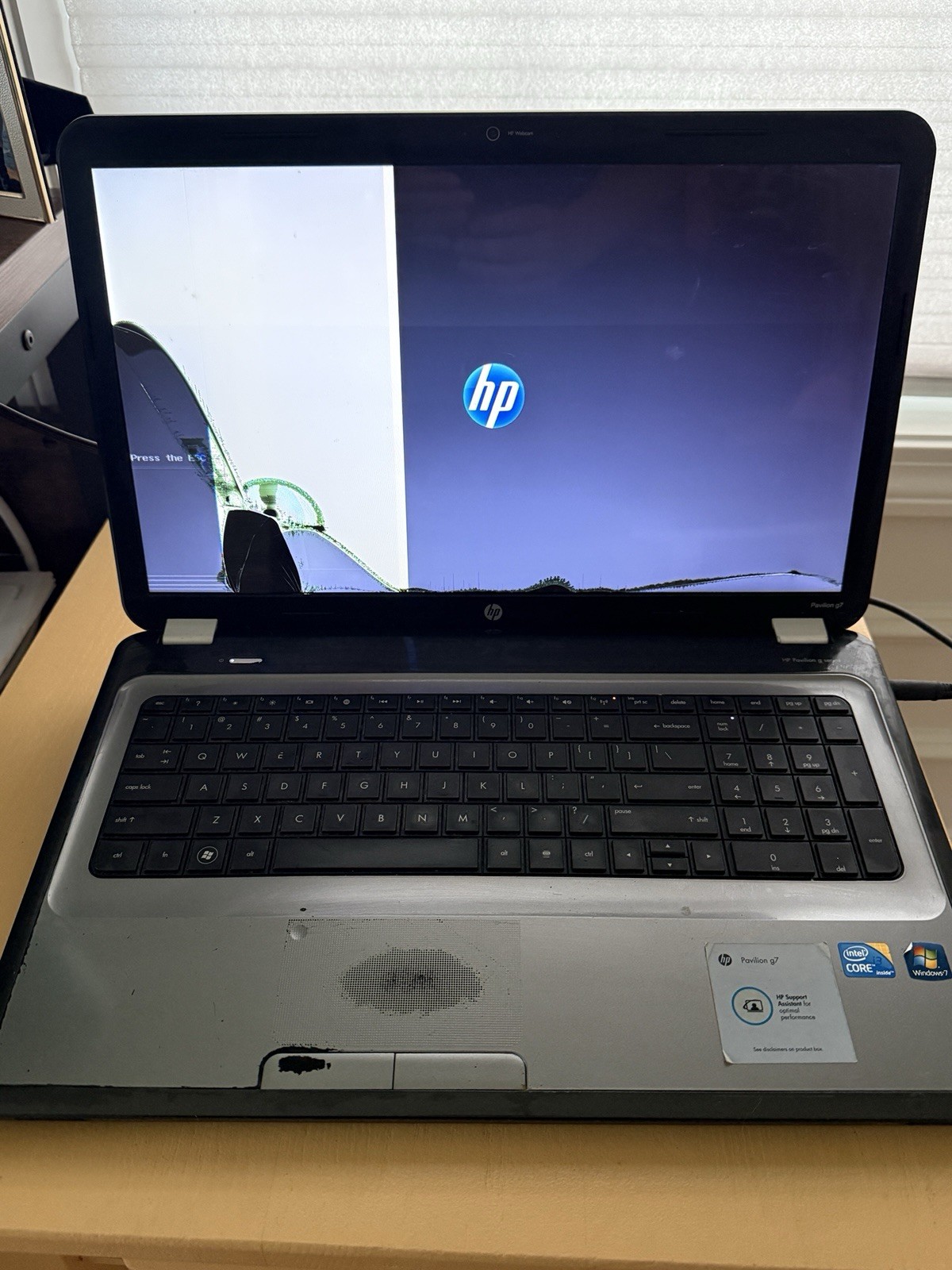 Hp Pavilion g7-1070us Intel i3 8 GB RAM – Cracked / Damage Screen – For Parts