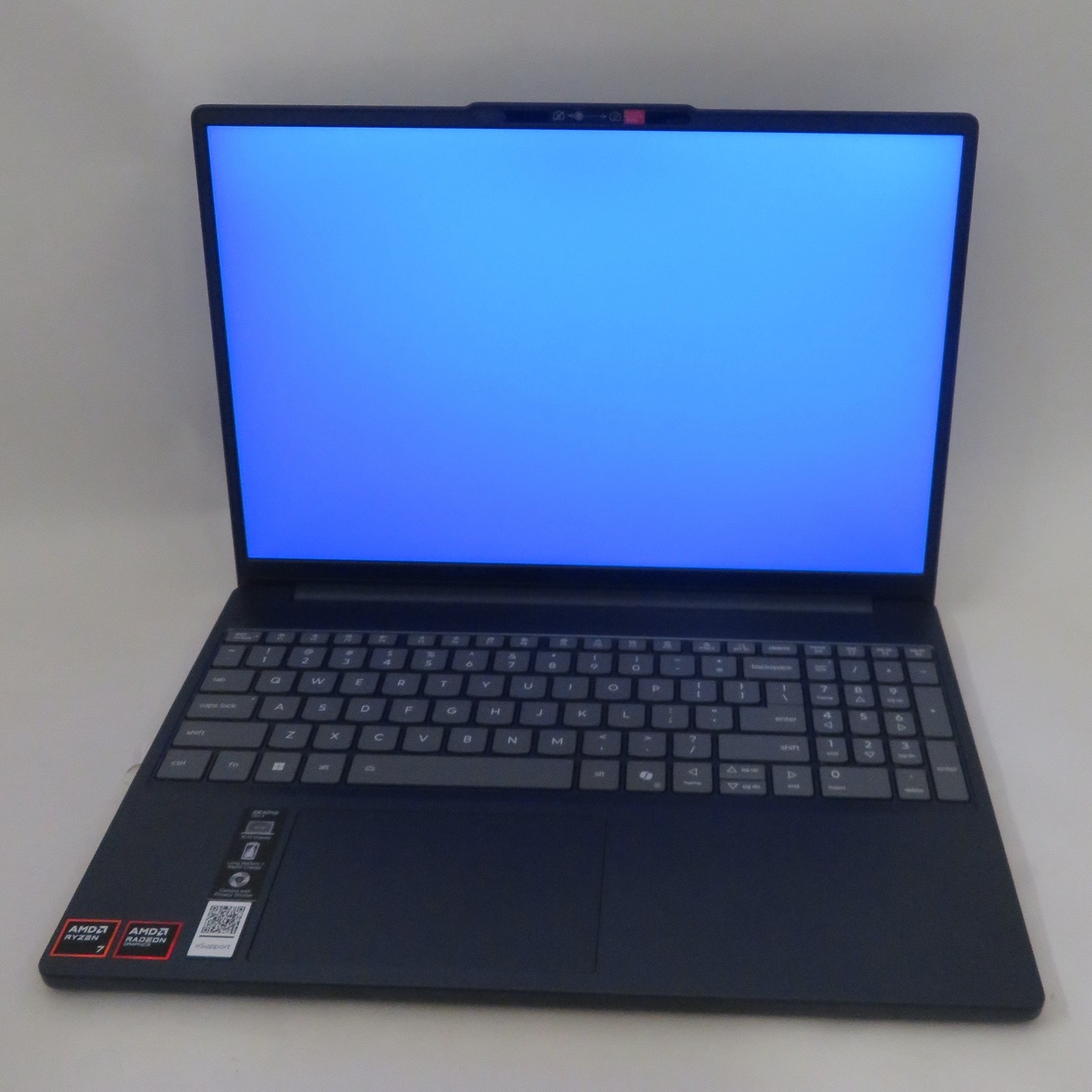 Lenovo IdeaPad Slim 3 15AHP10 RYZEN 7 8840HS 3.3GHz 780M 16GB 512GB Win11H