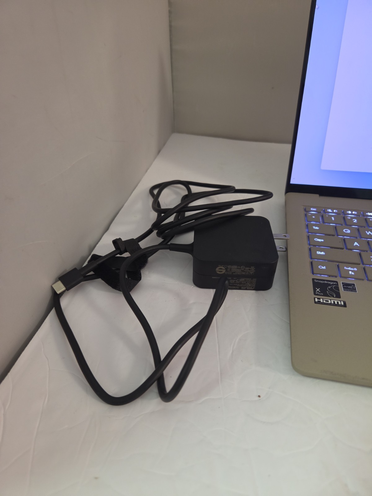 ASUS – Zenbook A14 14″ FHD+ OLED Snapdragon X Plus 16GB RAM 512GB SSD
