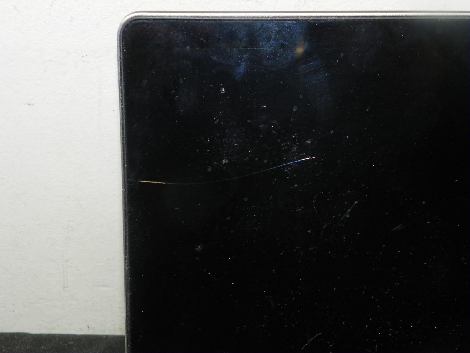 Lenovo Yoga 710 15.6 Inch 2-In-1 Touchscreen i5 For Parts – Has Screen Issue
