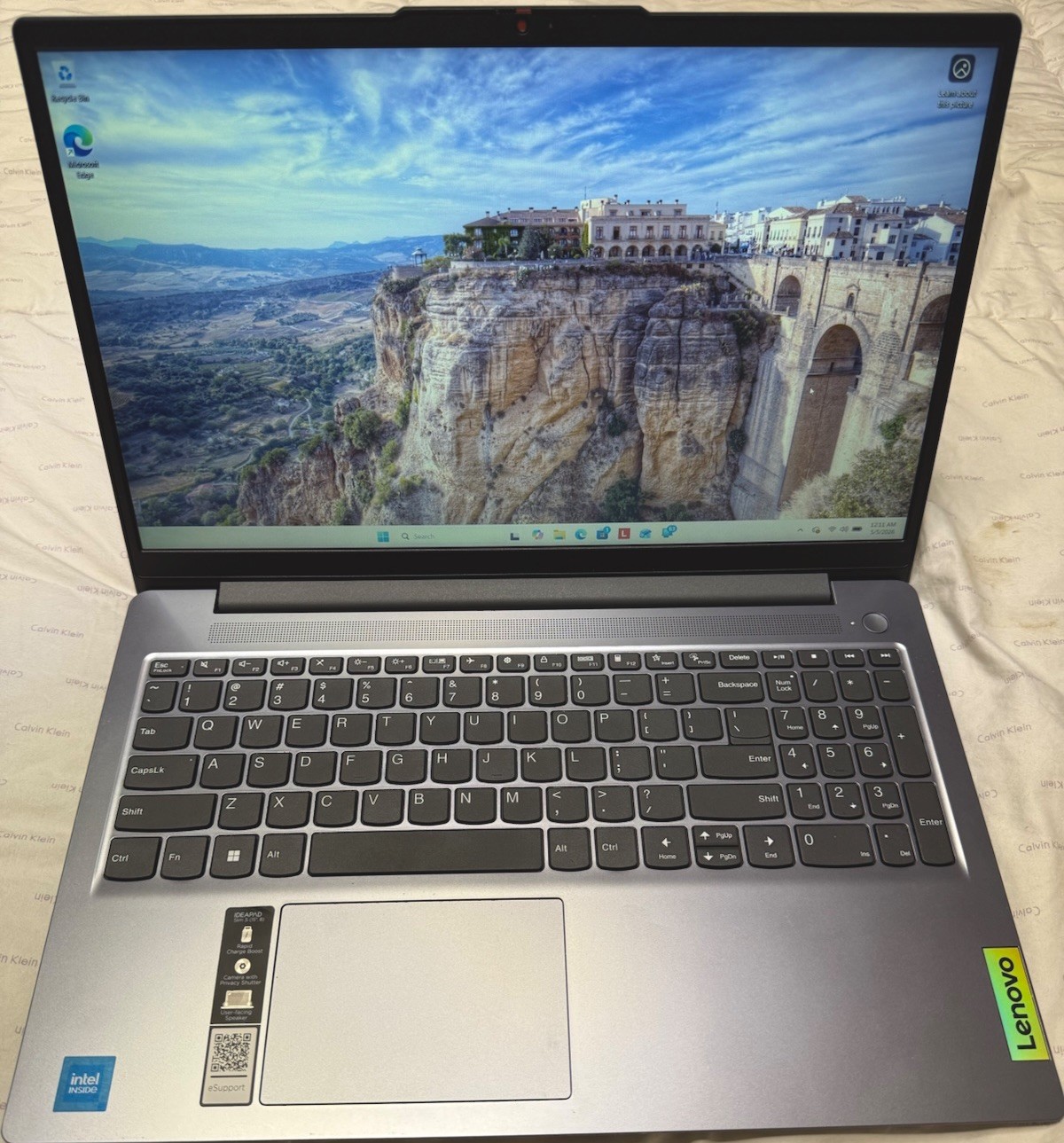 Lenovo IdeaPad Slim 3 15IAN8 Laptop 15.6″ Full HD Display, Intel Core I3