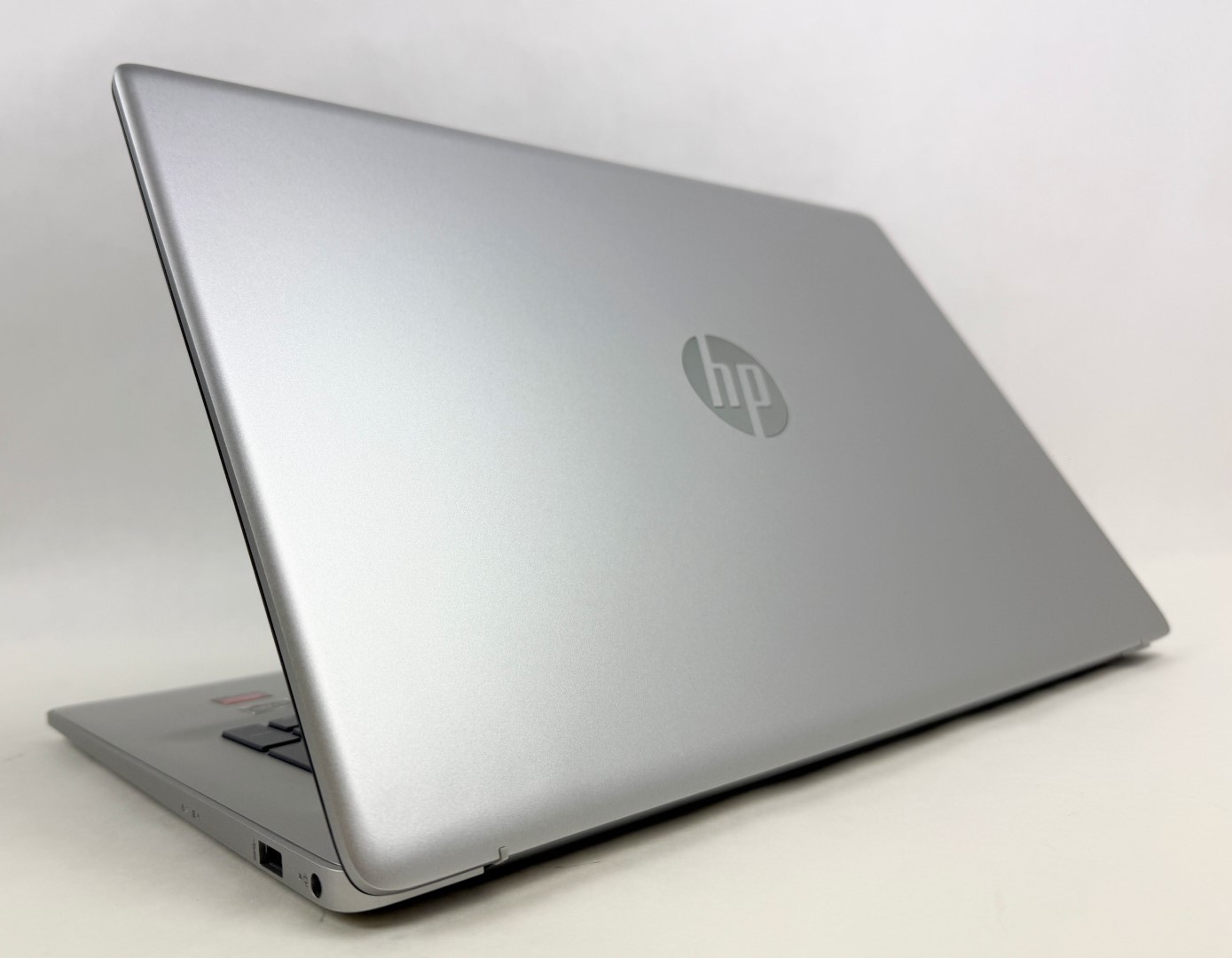 HP 17-cp3035cl 17.3″ 1600×900 Touch Ryzen 5 7530U 12GB 128GB SSD W11H Laptop