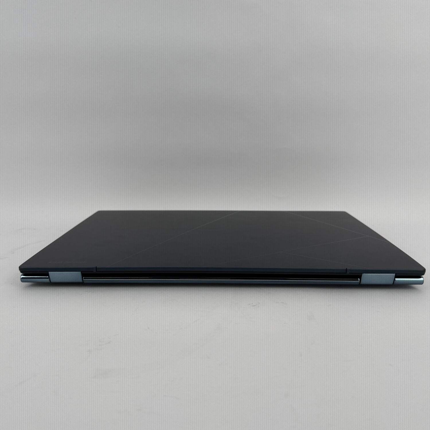 Asus ZenBook Q409ZA 14″ Core i5-1240P 1.70GHz 8GB RAM 256GB SSD