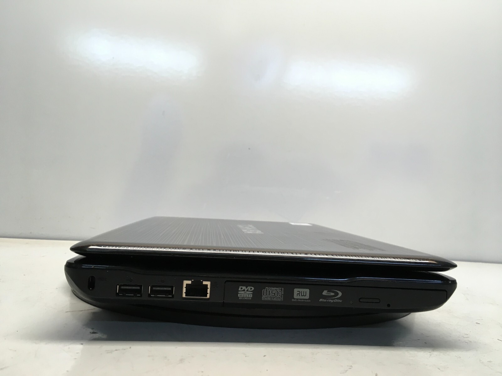 Toshiba Satellite P745-S4320 Intel i5-2430M 2.4GHz 6 GB NO HDD No Batt