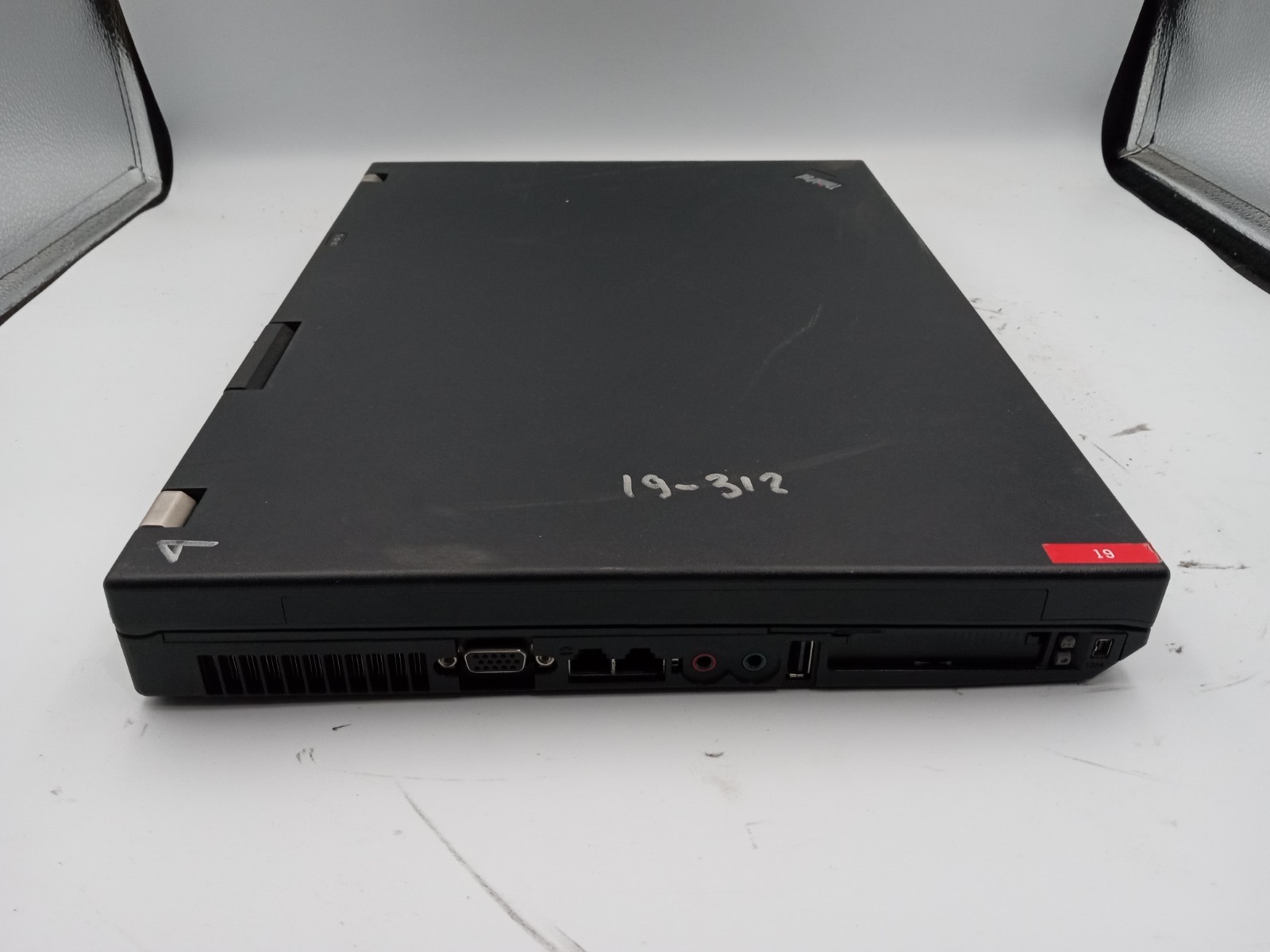 Lenovo Thinkpad R61 15″ Laptop Intel Celeron CPU – POWERS ON – READ -RR