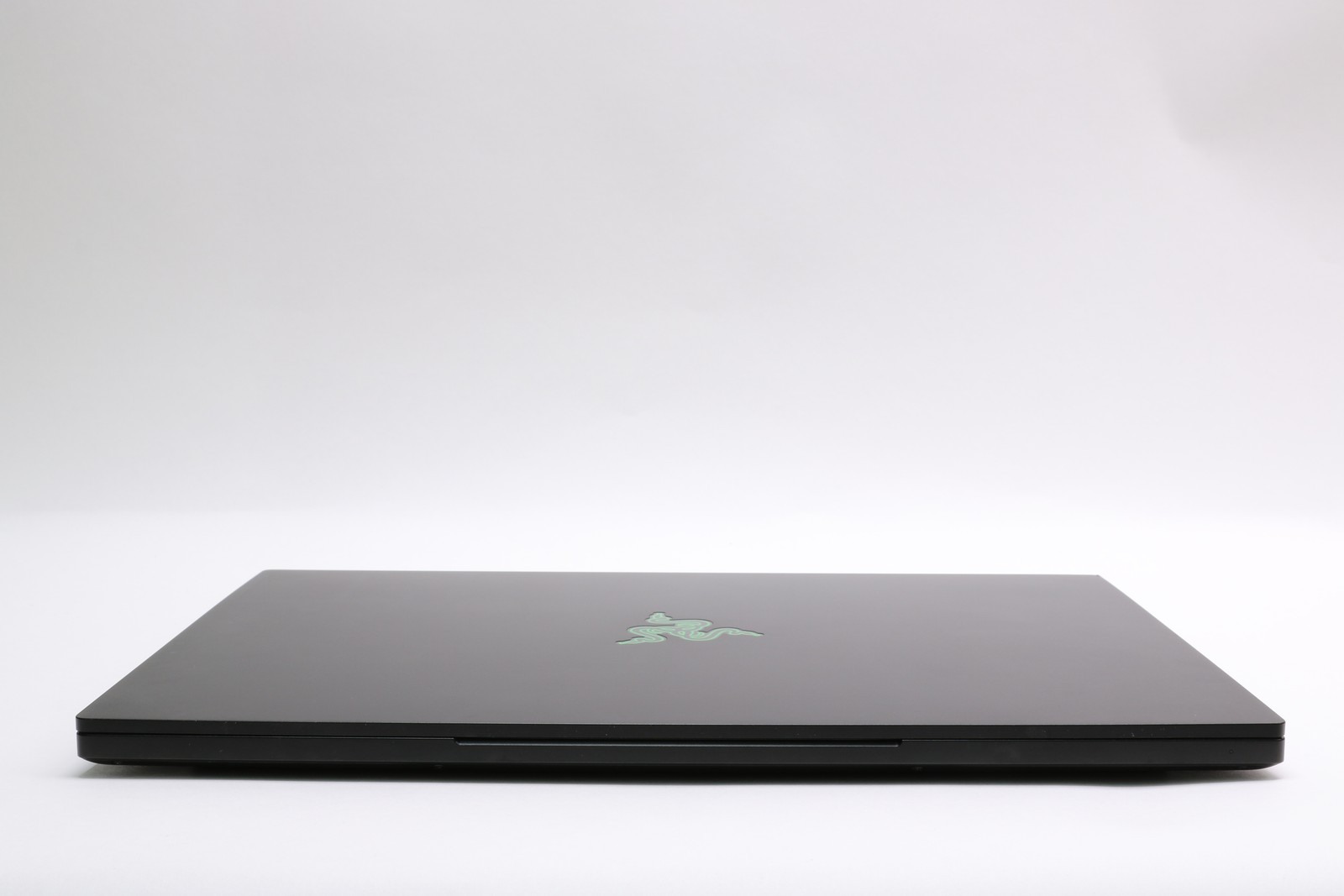 15″ Razer Blade 15 Advanced Model (mid 2021), i7-11800H, 16GB, 1TB SDD, RTX 3070