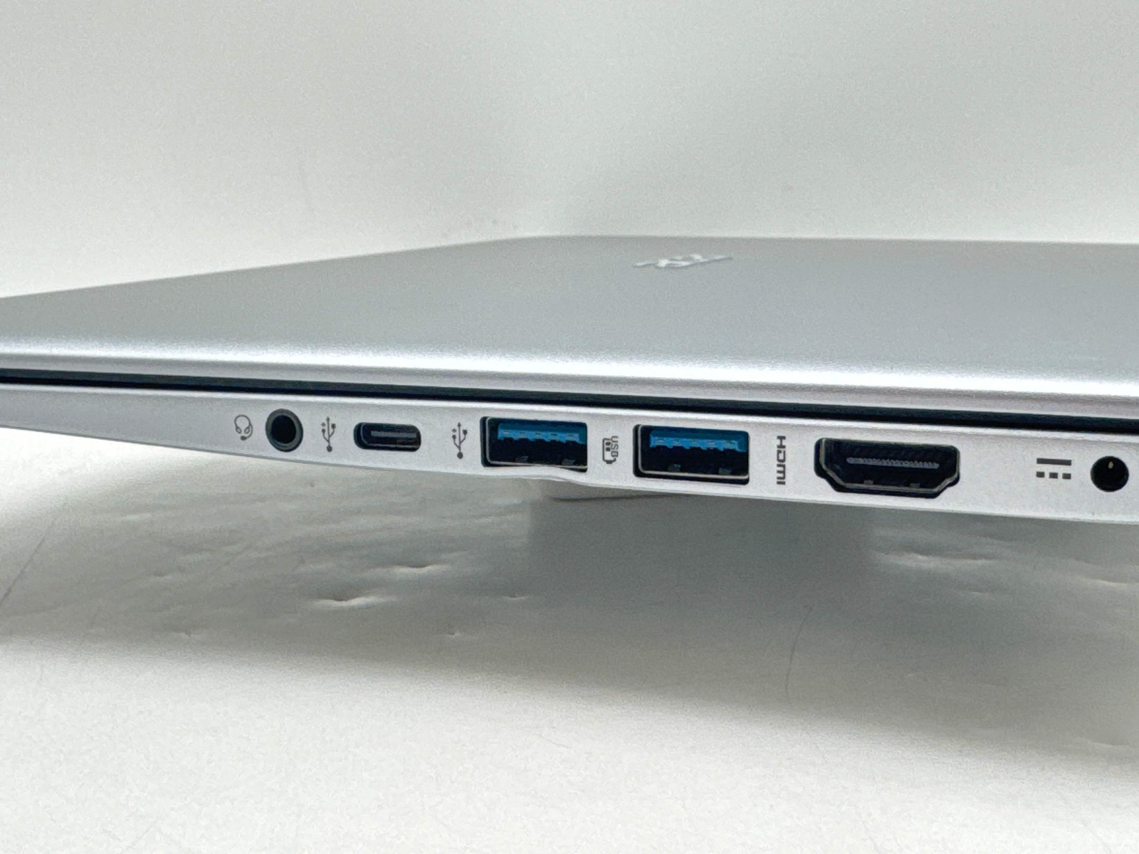 Acer Swift 1 SF113-31 13.3″ Intel Pentium N4200 4GB 64GB eMMC Used