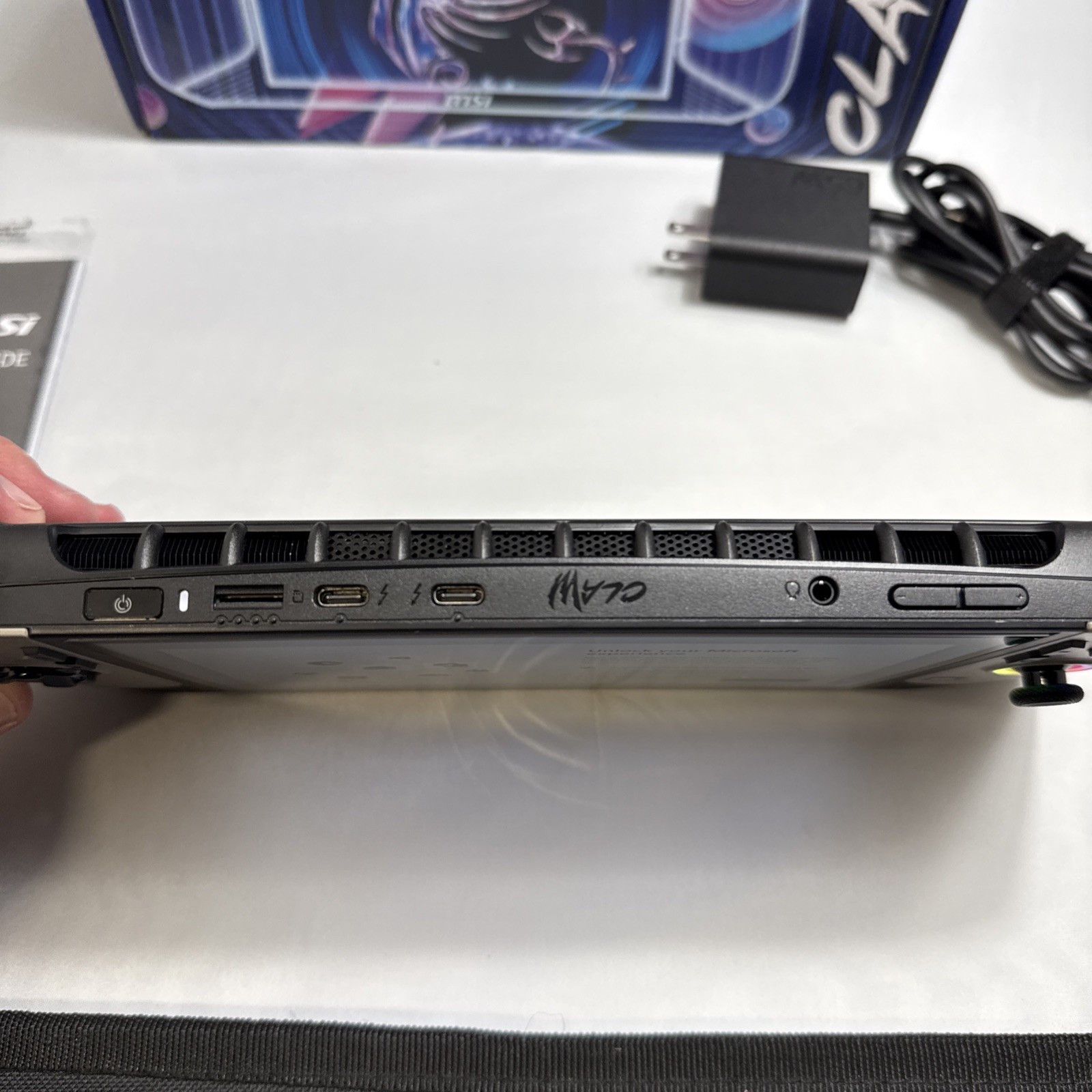 MSI Claw 8 AI+ 1TB SSD. 32GB RAM. Intel Core Ultra 7. 8” FHD 120Hz Screen. Win11
