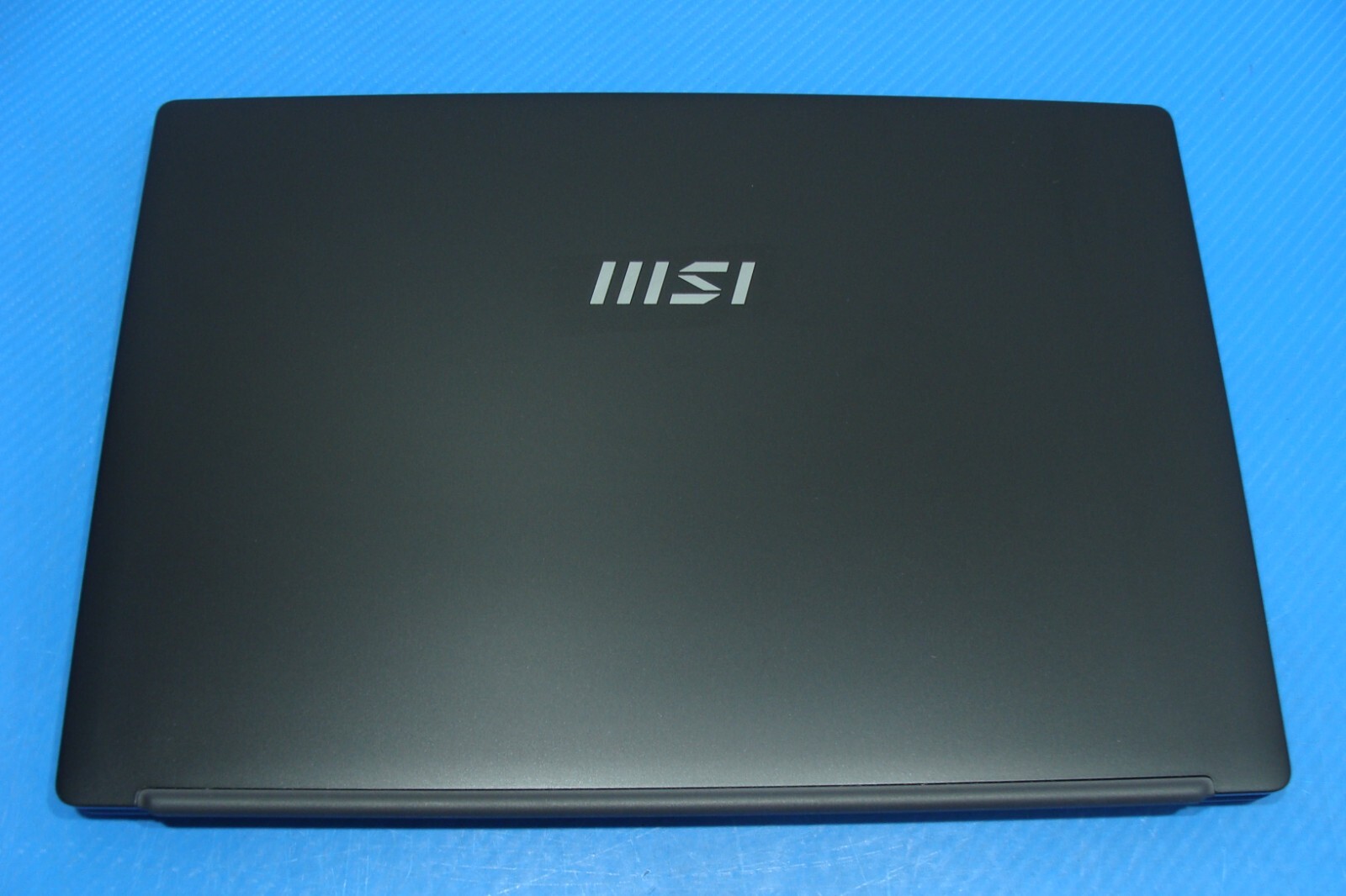 MSI Modern 14 C12M 14”FHD core i5-1235U 2.5GHz 8GB 512GB 95% Battery +Charger