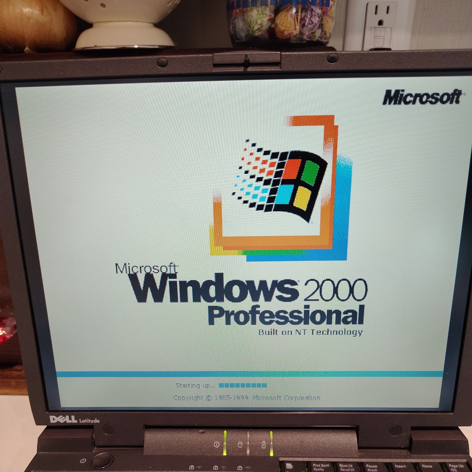 Dell Latitude CPi A366XT PentiumII Windows 2000Laptop VINTAGE 1998 – POWERS ON!