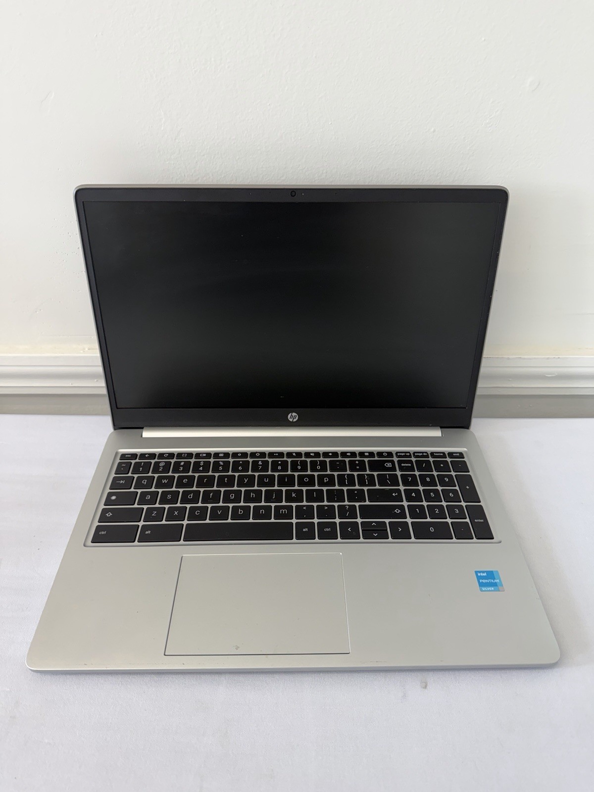 HP Chromebook 15a-na0063dx Laptop – Intel Pentium Silver N6000 – Read Descrip