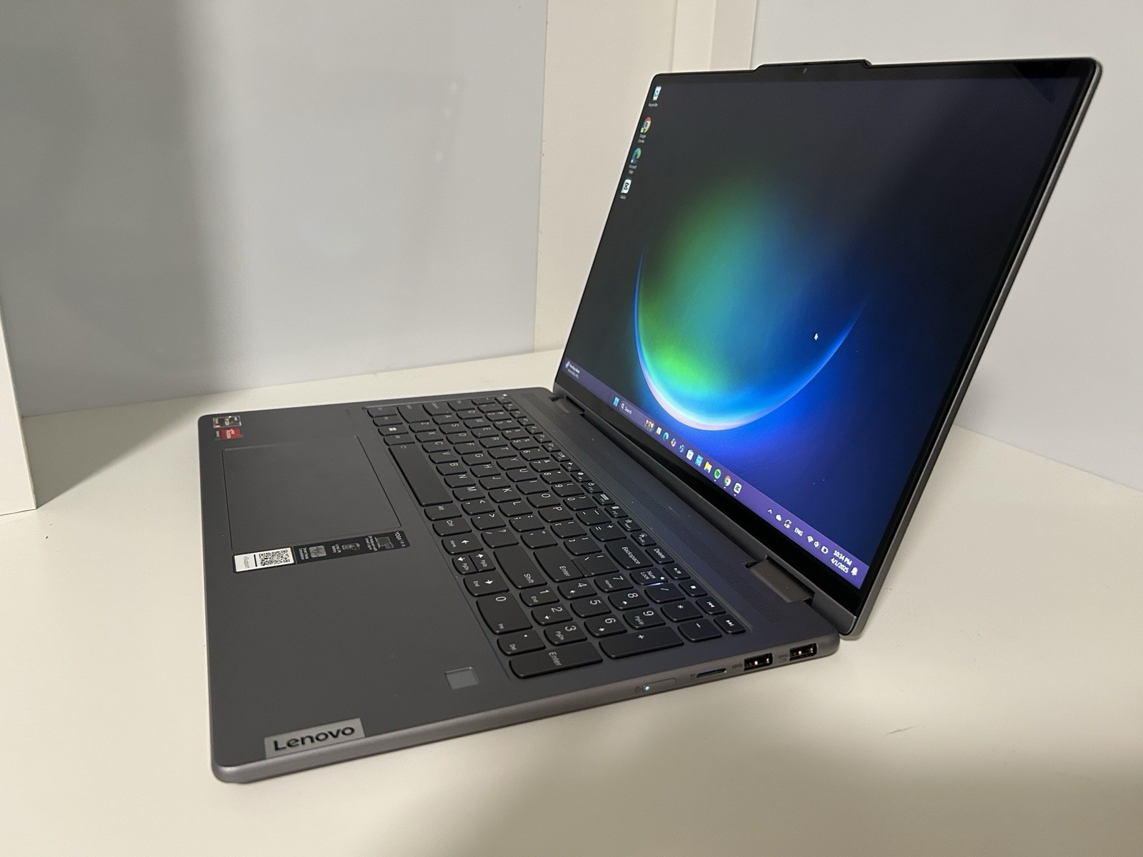 Lenovo Yoga 7i 2-in-1 Laptop 16″ Touchscreen – Used/ Good