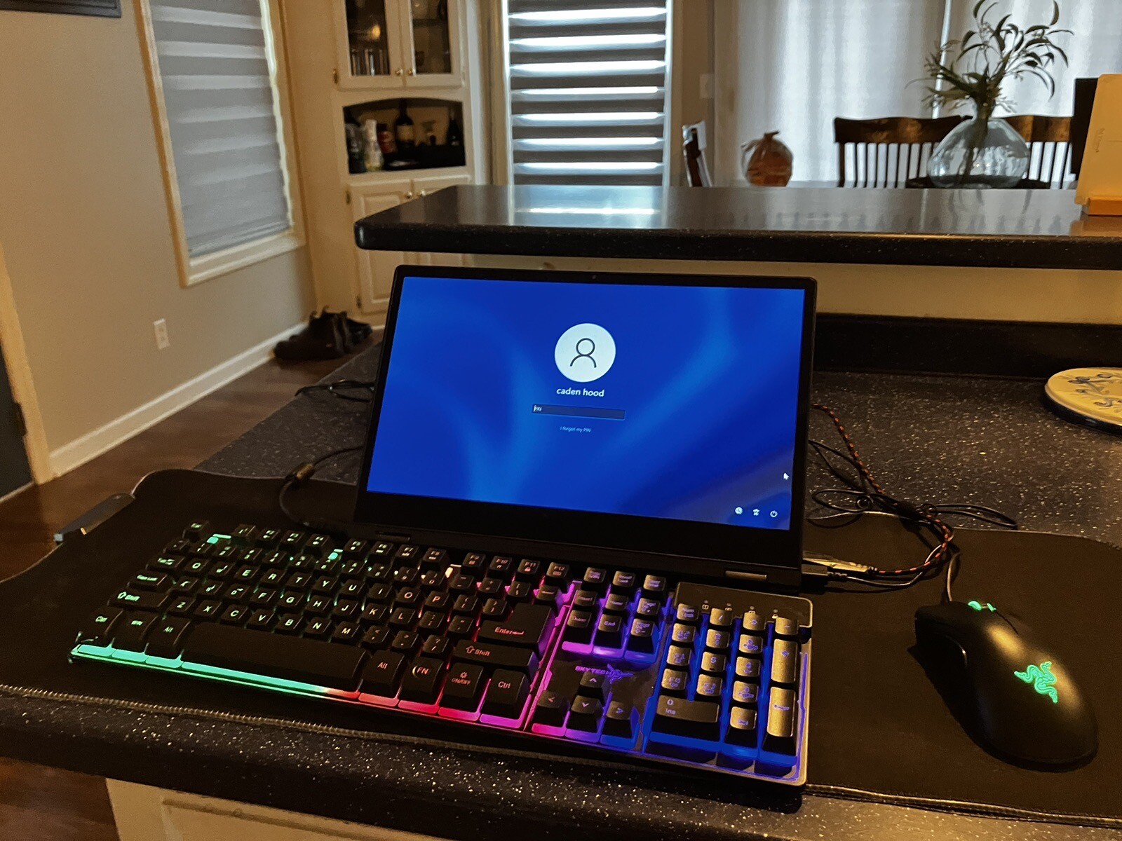 Laptop Flex 2-1,Keyboard,mouse,mousepad.