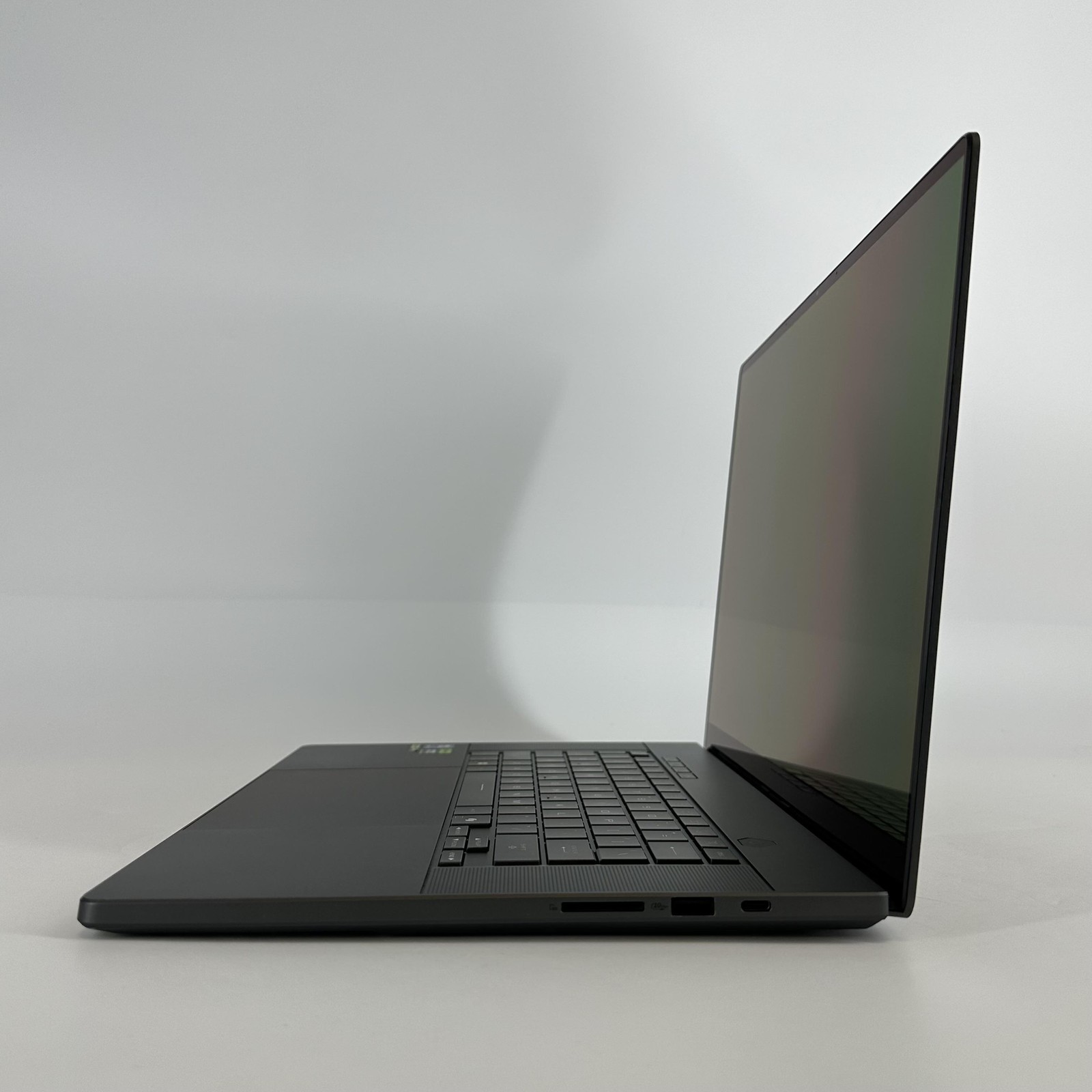 Asus ROG Zephyrus G16 GU605 16 QHD+ 2.9GHz Ultra 9 285H 32GB 1TB RTX 5070 Ti