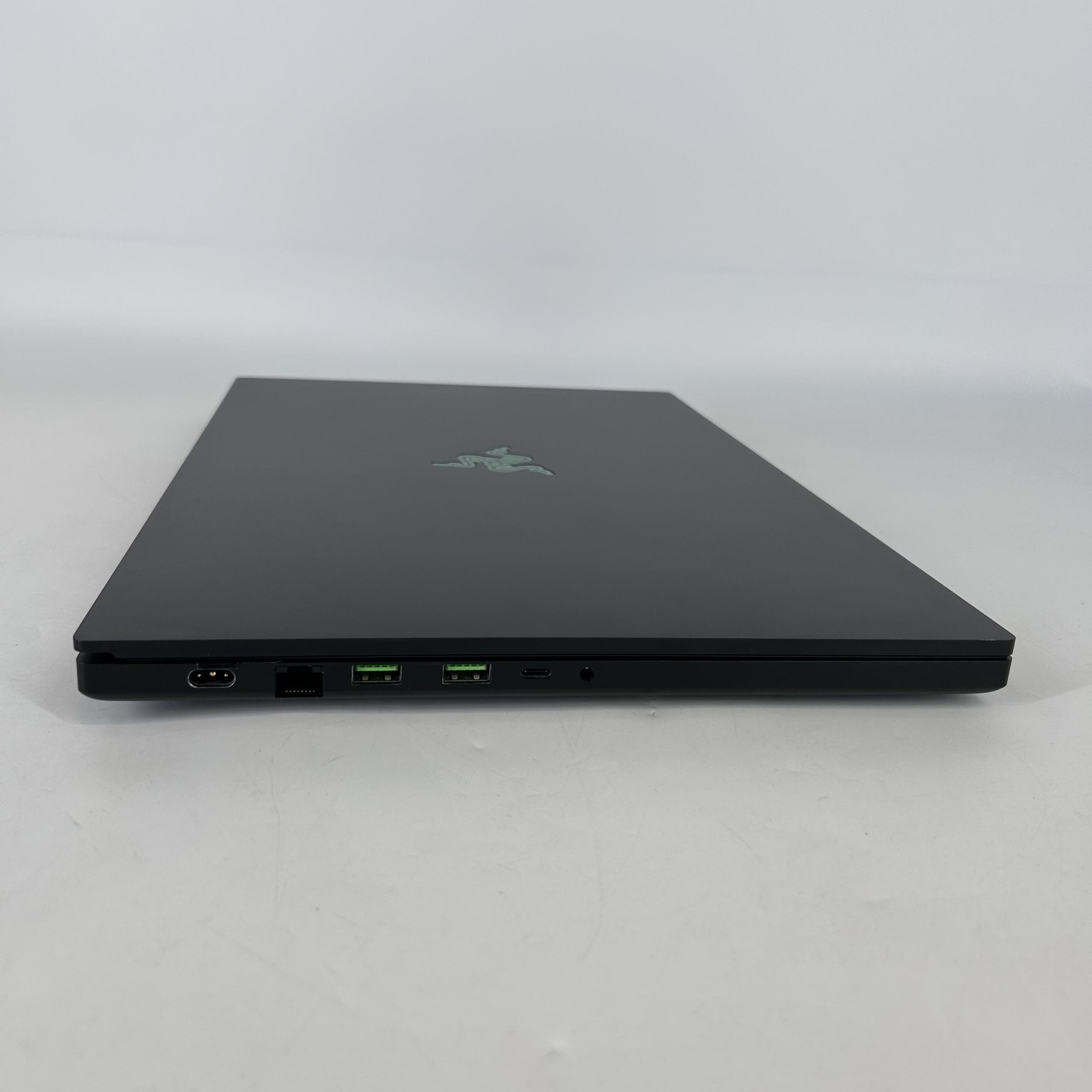 Razer Blade Pro 17 4K TOUCH i7-10875H 2.30GHz 32GB 2TB/1TB RTX 2080 Super Max-Q