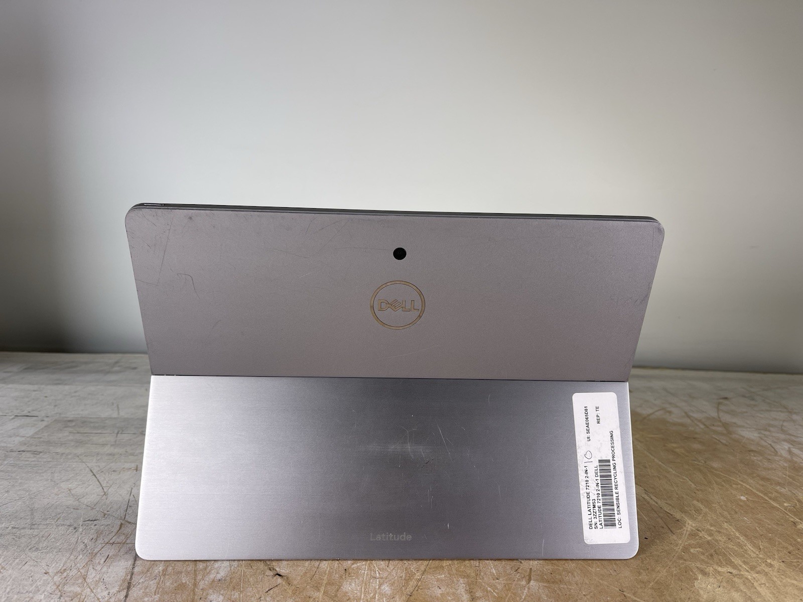 DELL LATITUDE 7210 2-IN-1 i7-10610U @ 1.8GHz, 16GB RAM, NO HDD/OS – (FOR PARTS)