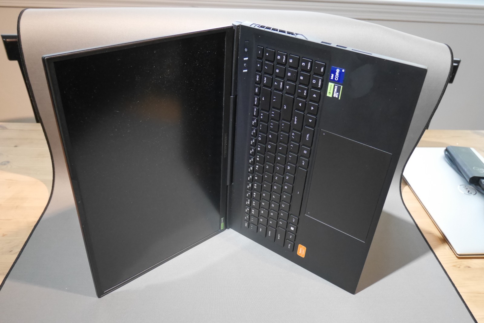 CyberPowerPC Tracer VI – Intel Core i9-13900HX – 64GB – 2TB – GeForce RTX 4090