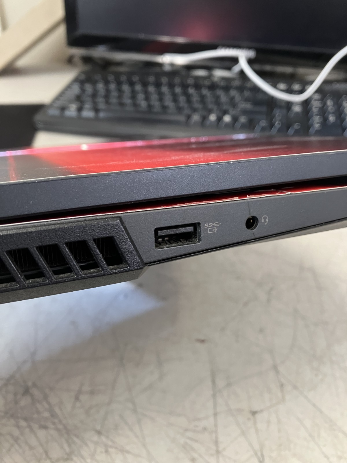 Lenovo Legion 5 Gaming Laptop GTX 1650 Ryzen 5 4600H AS-IS FOR PARTS
