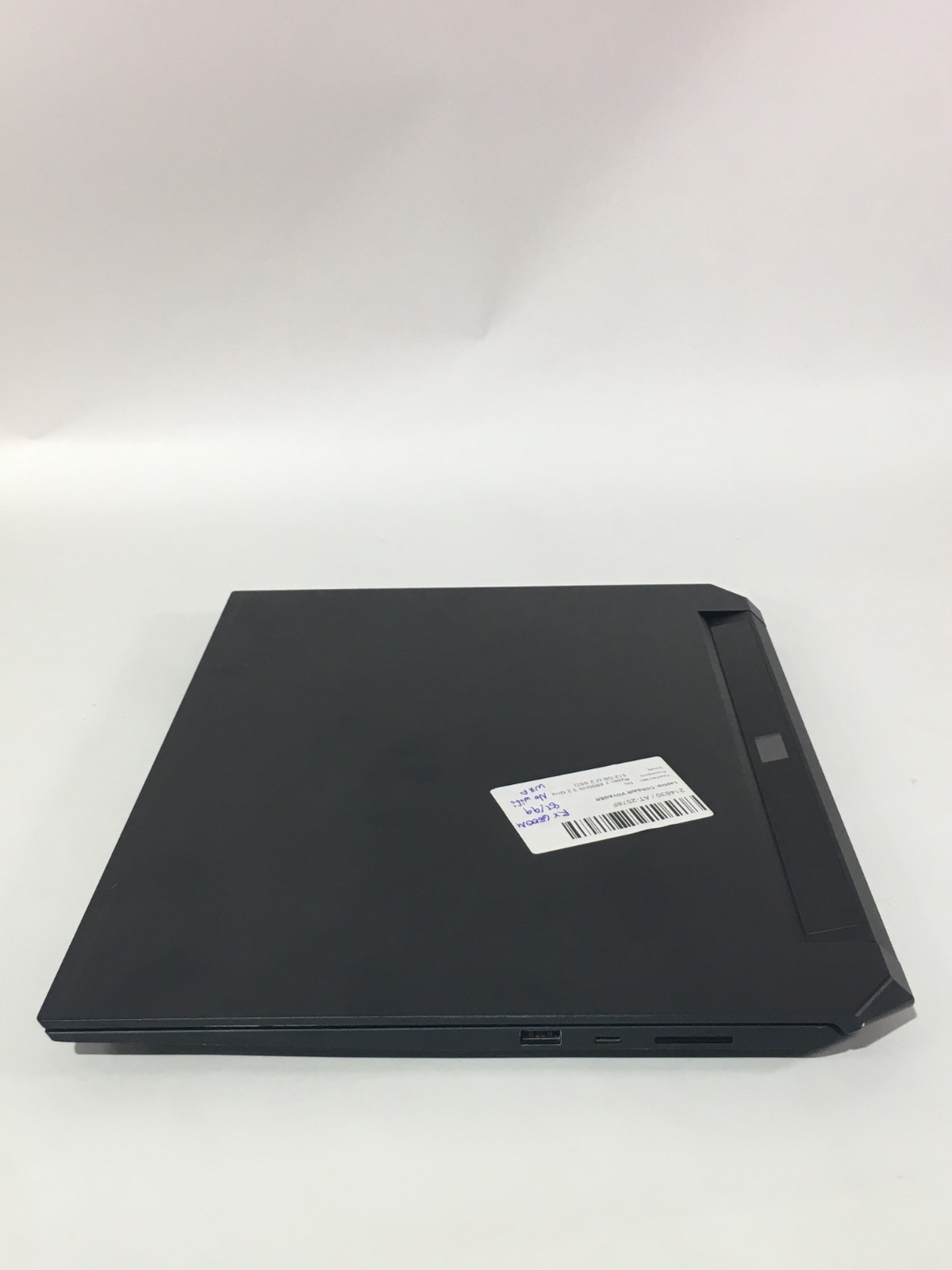 Corsair Voyager A1600 – Ryzen 7 6800HS, Radeon 6800M, 16GB DDR5, 512GB NVMe