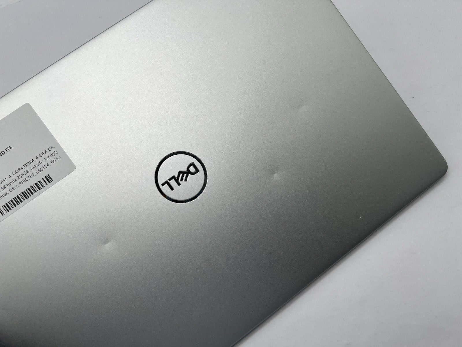 Dell Inspiron 7386, i5-8265U CPU, @ 1.60GHz, 8GB RAM, 256GB NVMe-No OS/Charger