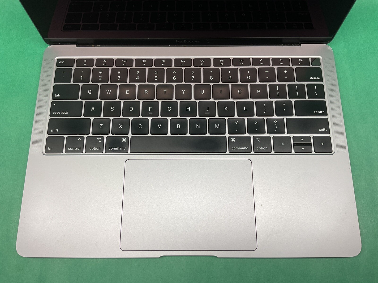 Apple MacBook Air A1932 13” Laptop – FOR PARTS – UNTESTED