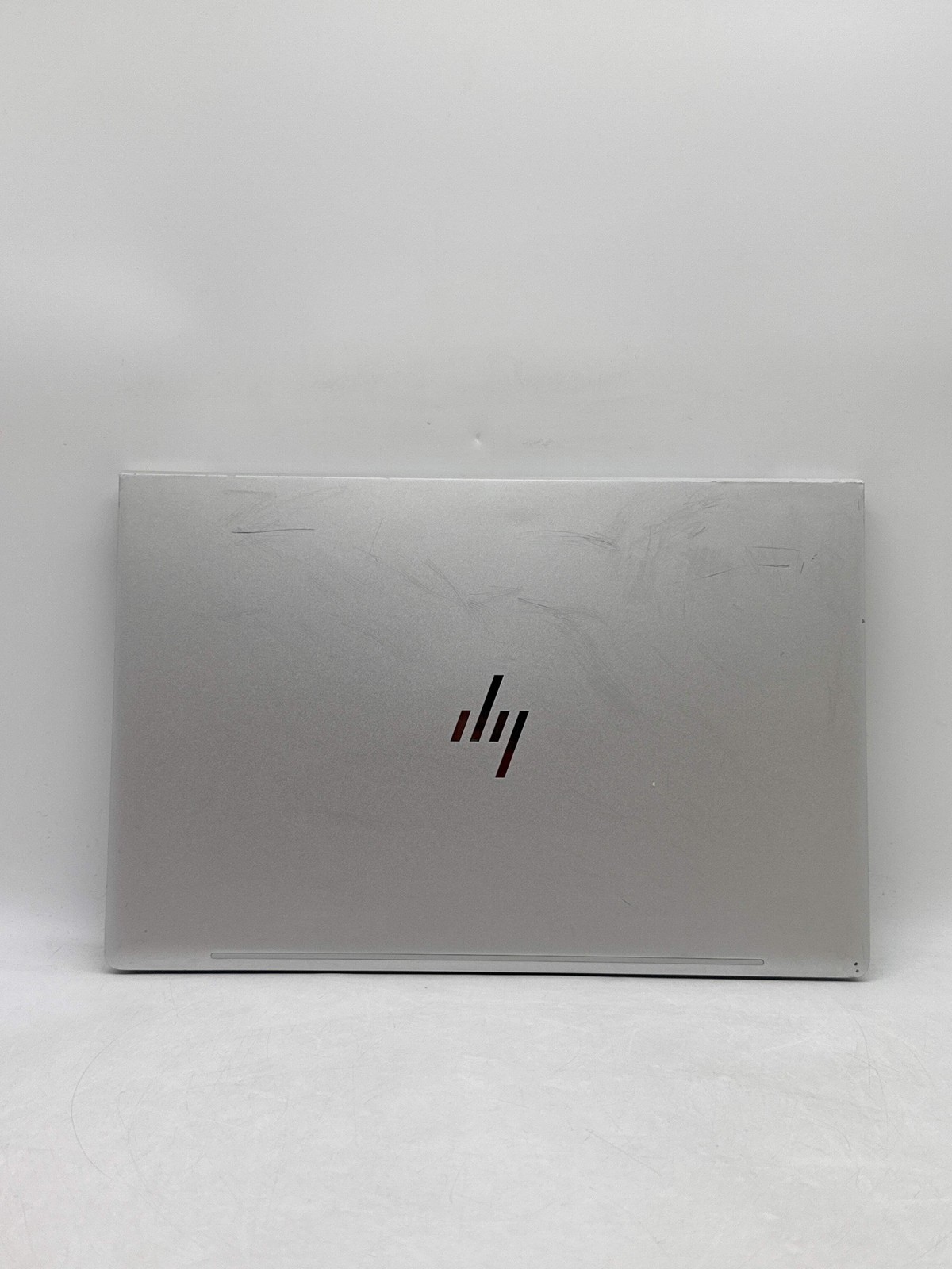 HP EliteBook 640 G10 14.0″ Touch Core i5-1335U 256GB SSD 8GB RAM – Screen Marks