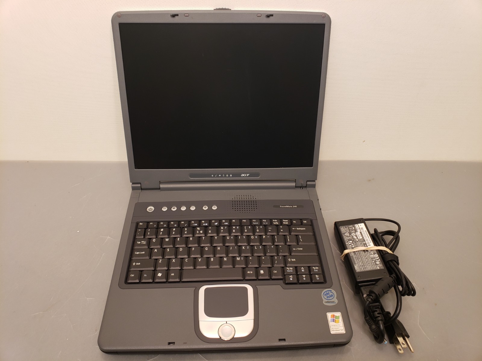 Vintage Acer TravelMate 240 Laptop 15″ Celeron 2.52GHz 512MB 100GB WinXP *Nice