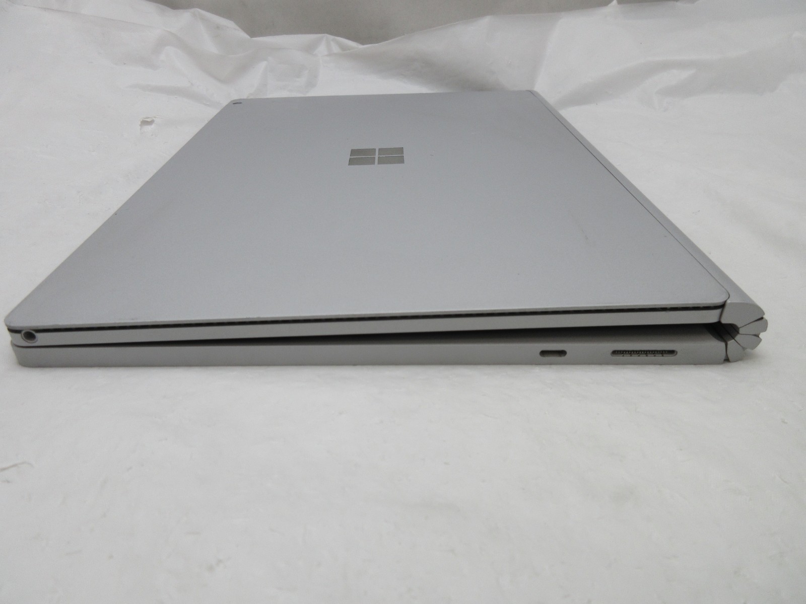 Microsoft Surface Book 3 13.5″ : I7-1065G7 1.3GHz : 16GB RAM : 256GB SSD : No OS