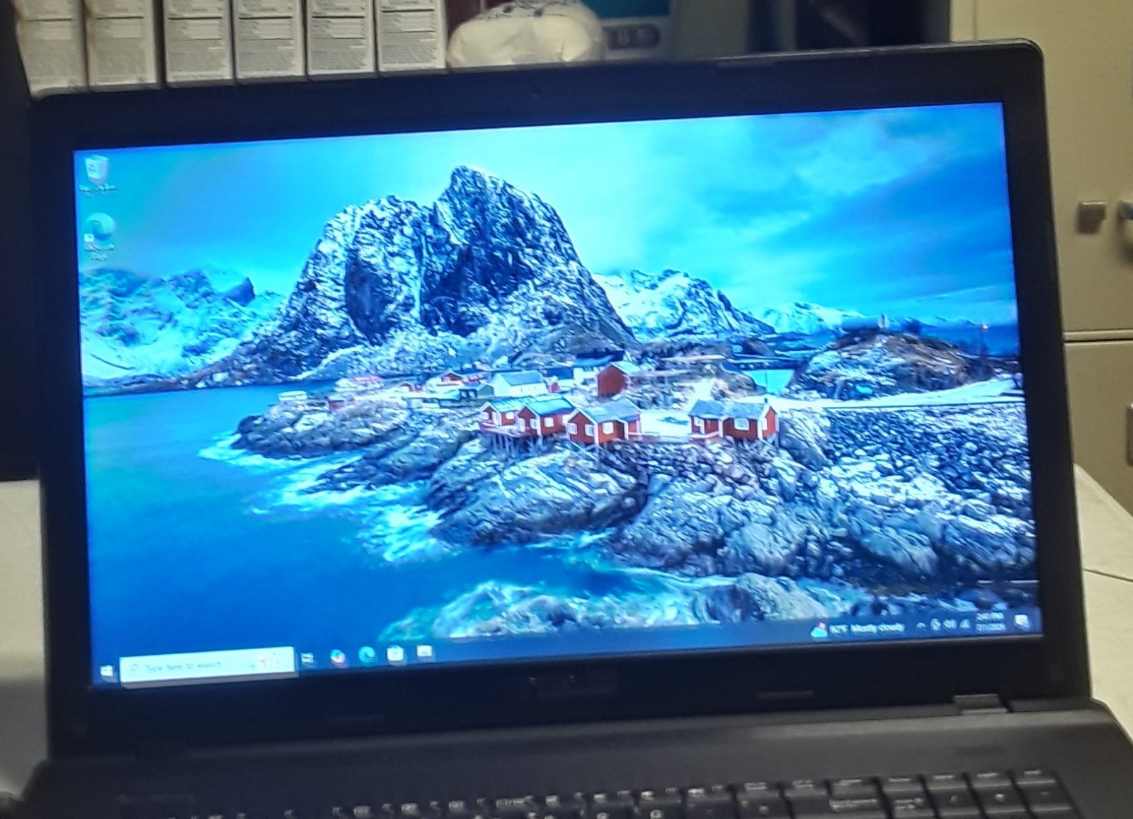 Windows 10 MINT ASUS F75A 17.3″ Intel Core i3 2.30GHz 8GB RAM 500GB and Charger