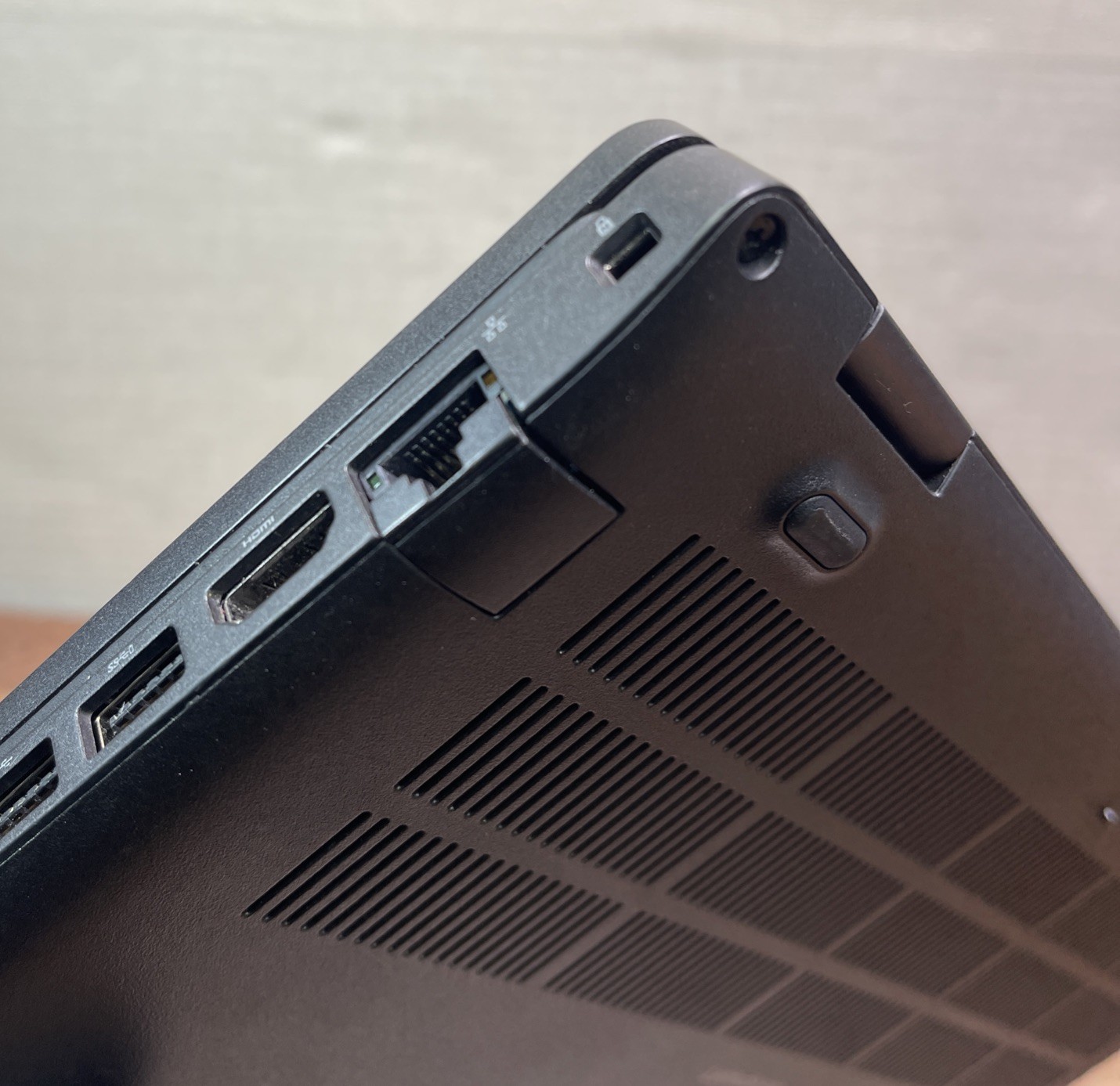 Dell Latitude 5400 14″ Core i5-8350U 1.70GHz 256GB SSD 8GB RAM DDR4