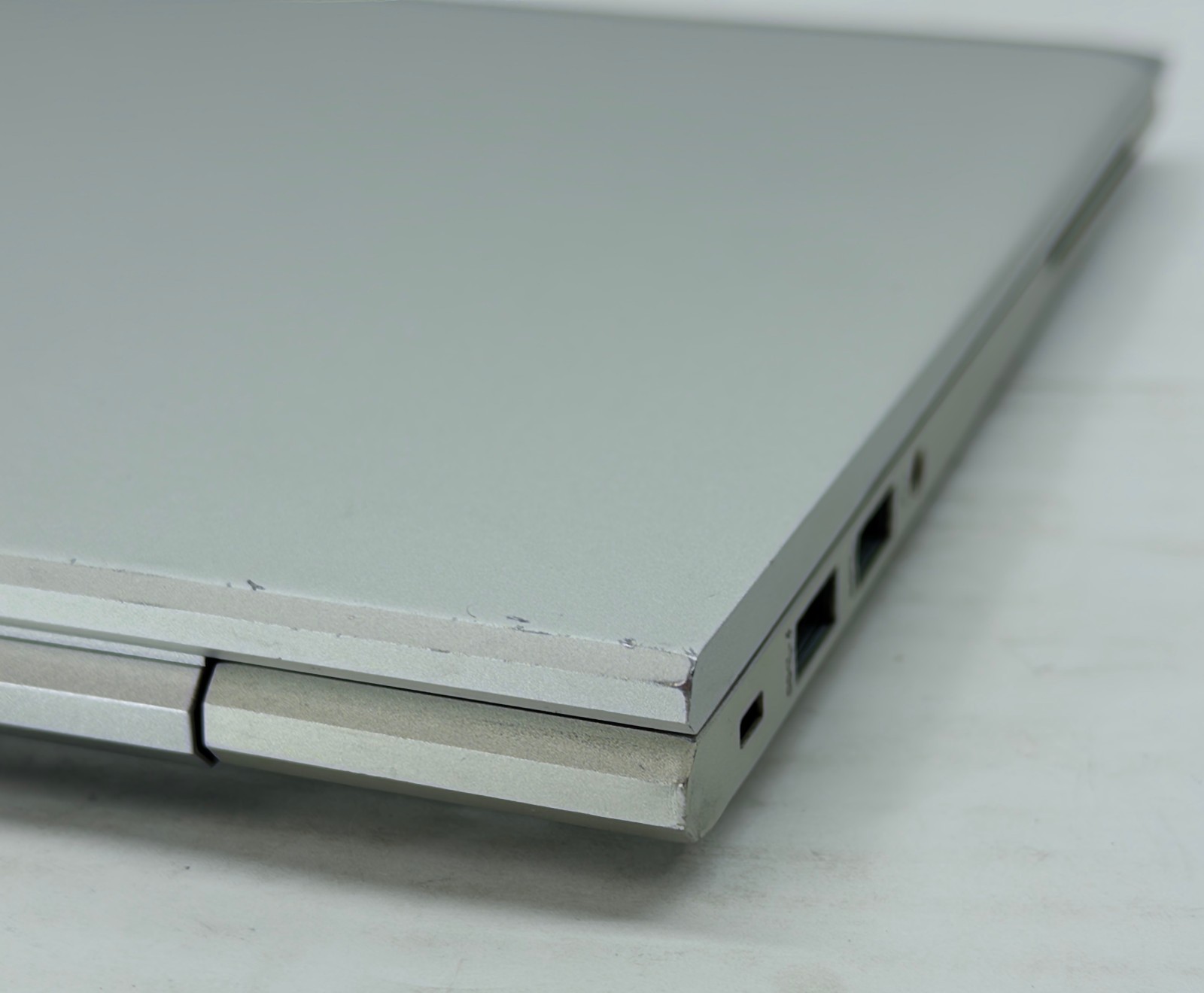 HP EliteBook 840 G7 i7-10510U 4c 8t NO RAM OR STORAGE CRACKED DISPLAY