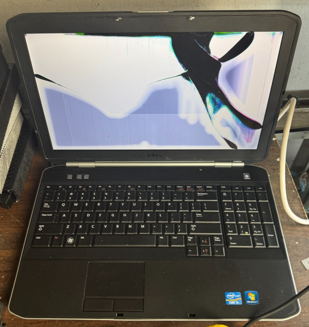 Dell Latitude E5520 Core i5 Laptop for Parts/Repair #5298