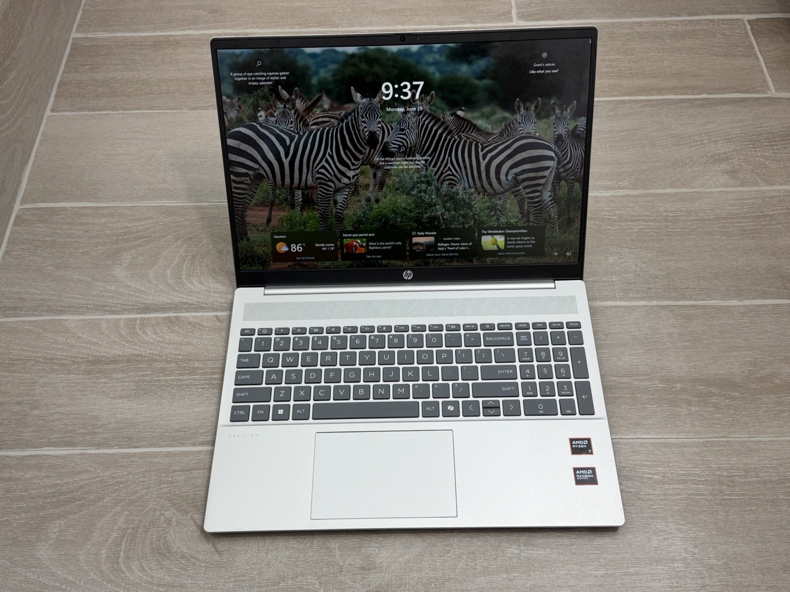HP Pavilion 16-AG0075CL 16″ Touch Laptop Ryzen 7 8840U 16GB RAM 1TB NVMe SSD