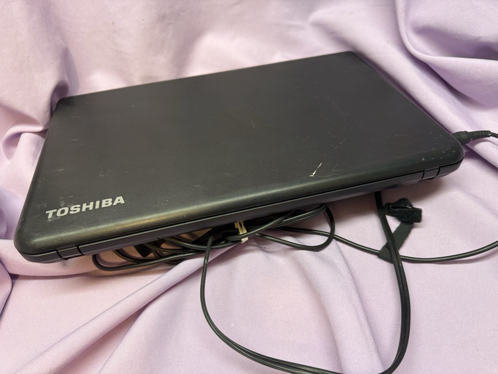 TOSHIBA 15.6″ Satellite C55-A5310 Laptop Windows 8.1 Core 13 For Parts or Repair