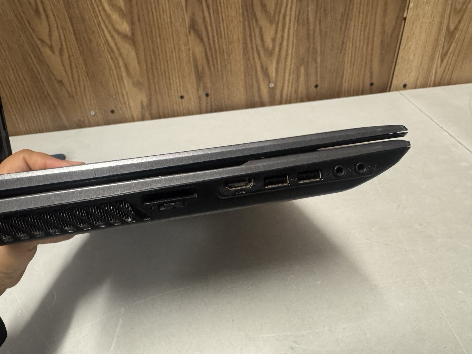 ASUS U52F Laptop i5-2.53GHz 4GB 750GB | Broken Housing | Keyboard No Response