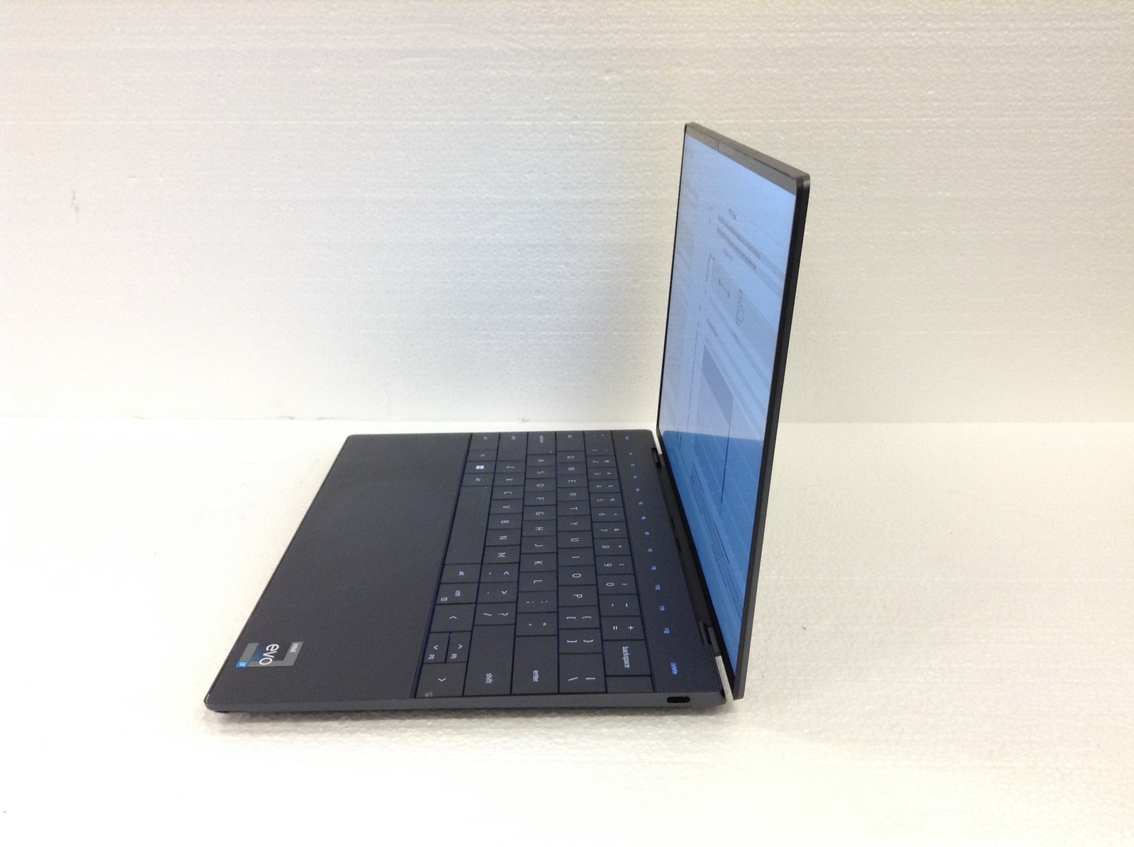 Dell XPS 13 Plus 9320 Laptop i7-1370P 3.96 GHZ 32GB DDR5 Bad Screen FOR Parts