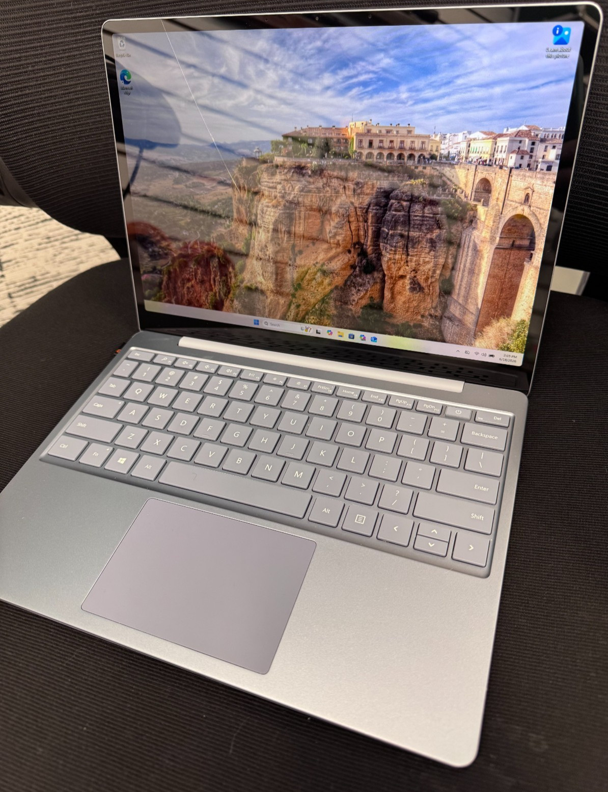 Microsoft Surface Laptop Go 12.4″ Intel Core i5 1.0Ghz 8GB RAM 128GB SSD Blue