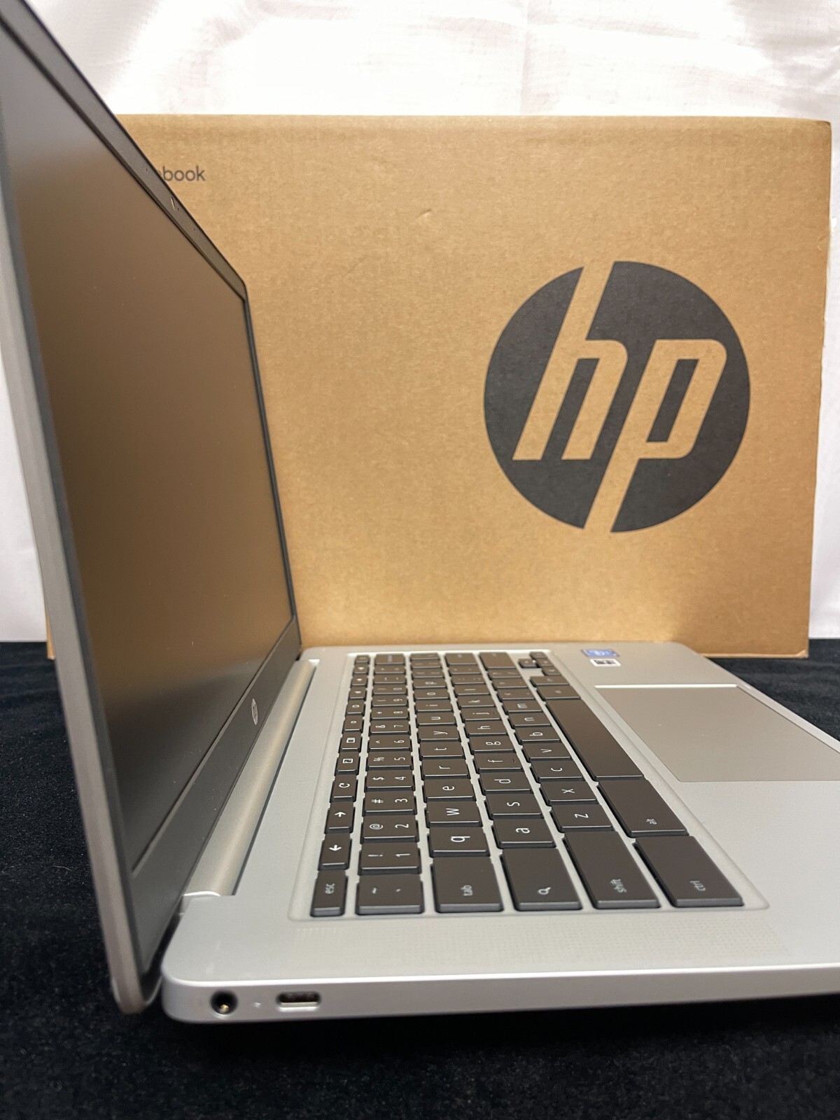 HP Chromebook 14a-na0024nr Silver 4GB RAM 32GB Storage Integrated 14″ Laptop