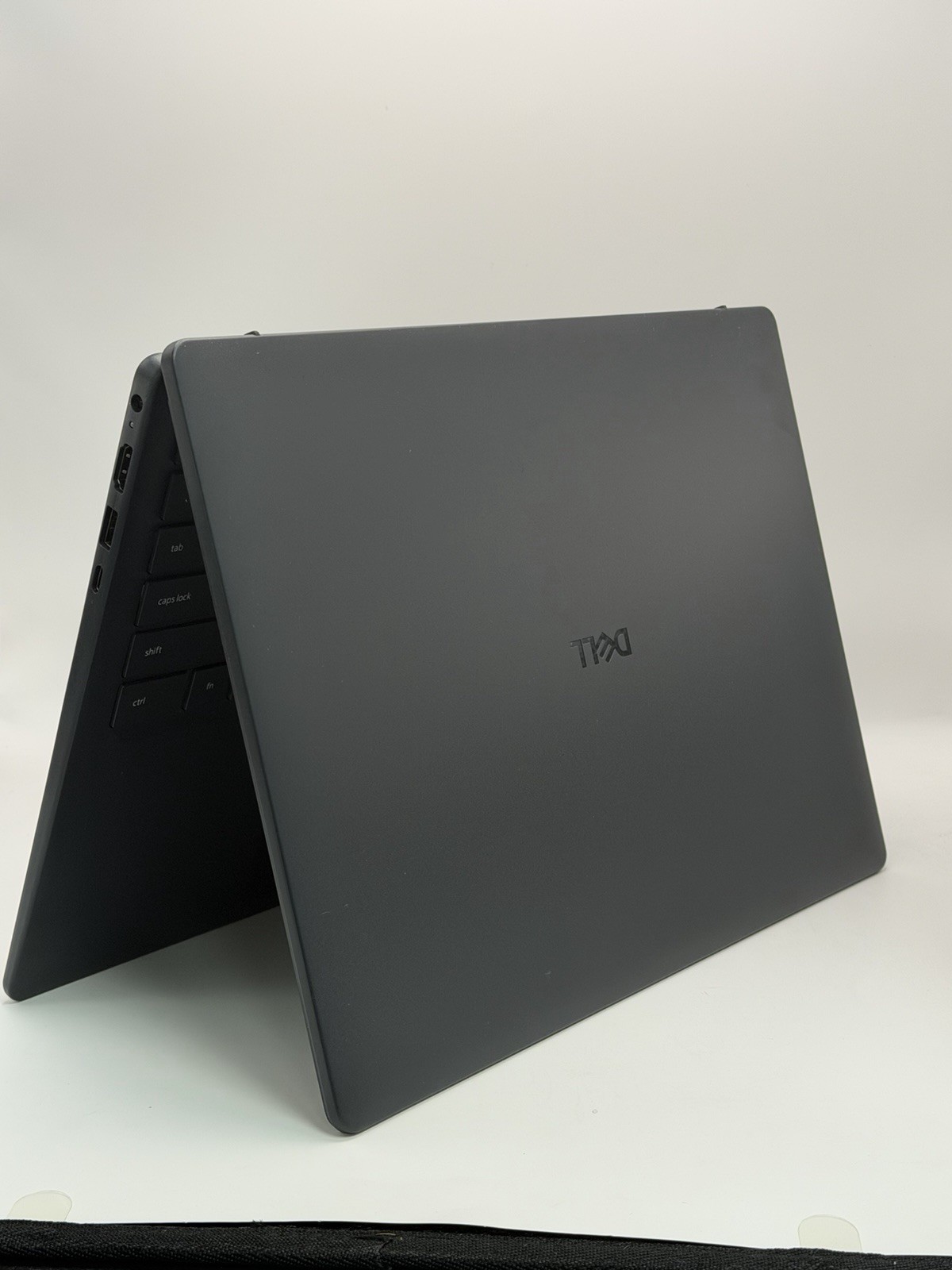 Dell Pro 14 Essential 14″ PV14255 -AMD Ryzen 5 220 16GB, 512GB SSD WIN 11 Pro