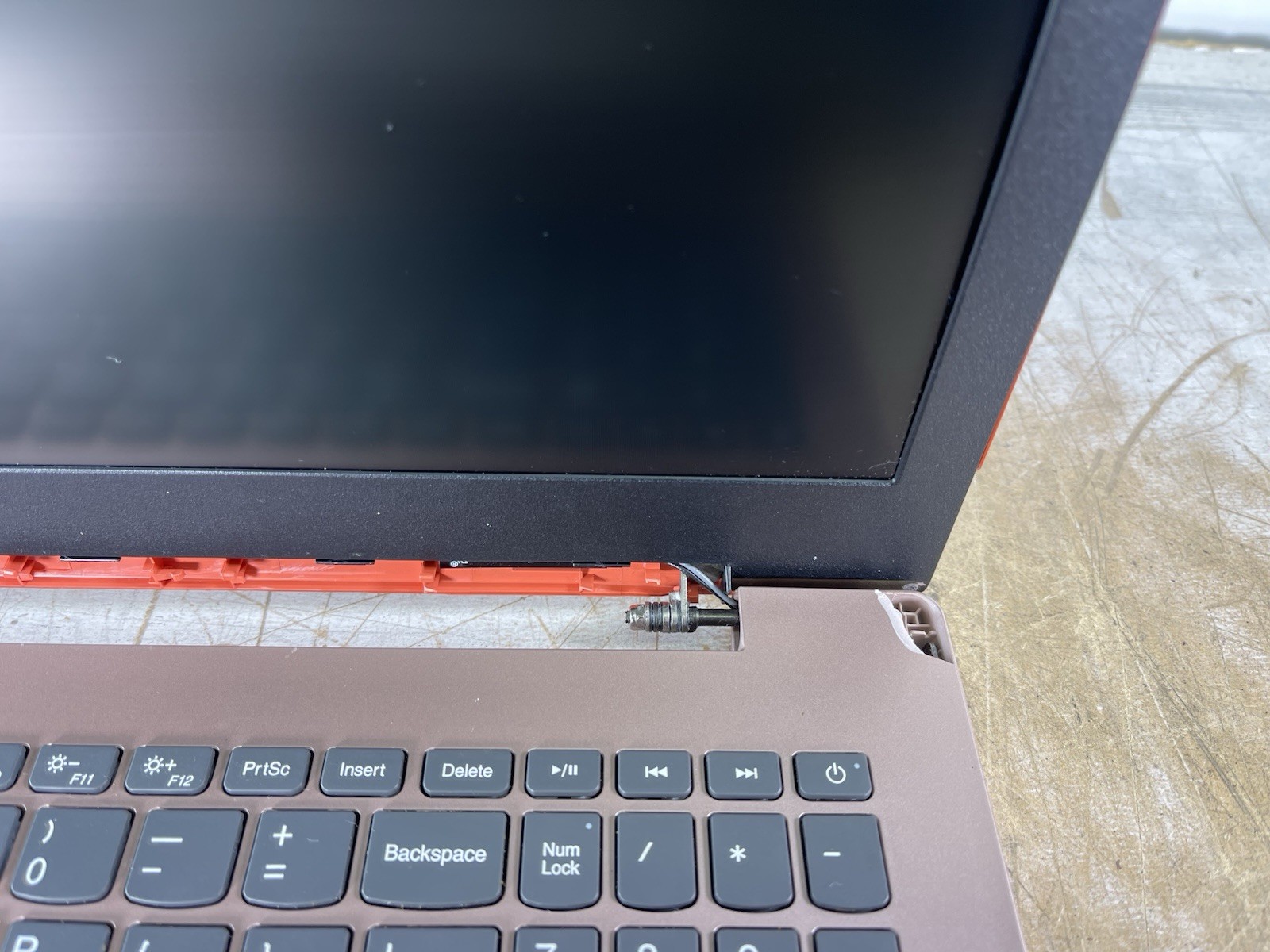 LENOVO IDEAPAD 330-15AST A9-9425 @ 3.1 GHz, 8 GB RAM, NO HDD/OS