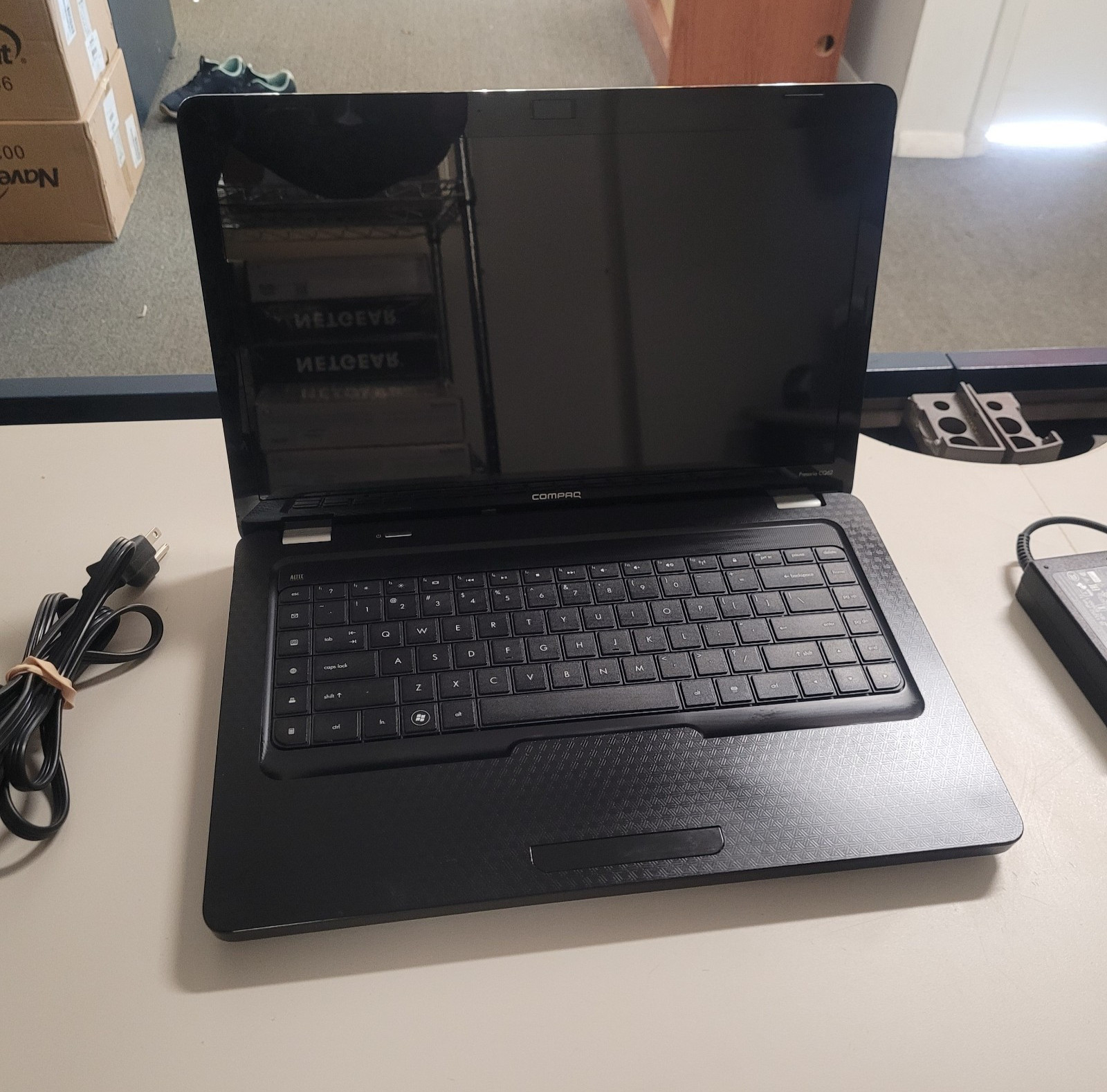 HP Compaq Presario CQ62 15.6 2gb Ram 250GB HD w/Power Supply As-Is For Parts