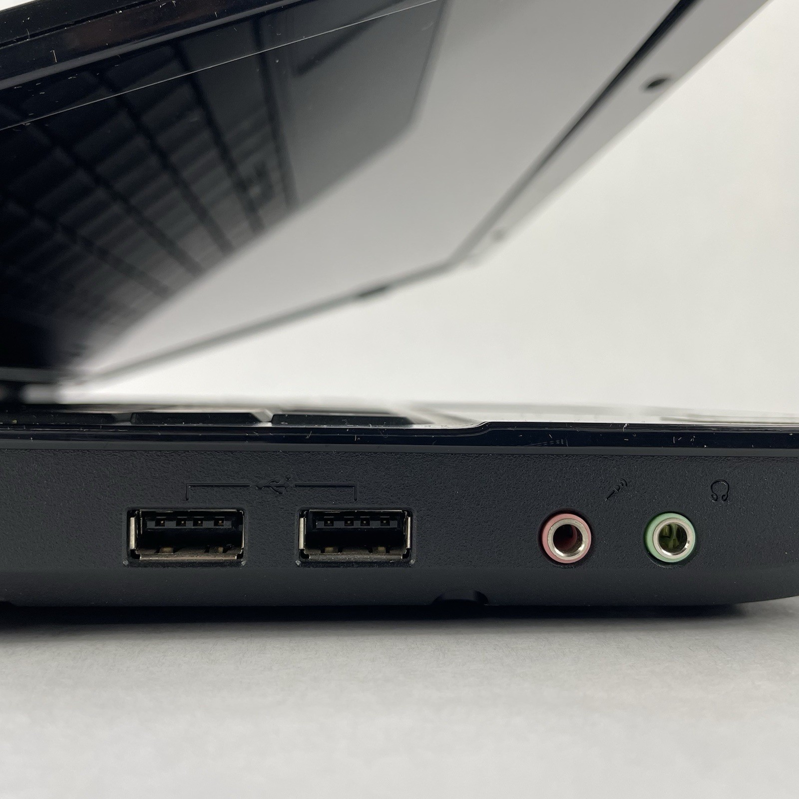 Aspire 5517 15.6″ AMD Athlon TF-20 1.60 GHz 3 GB RAM No SSD No OS No AC