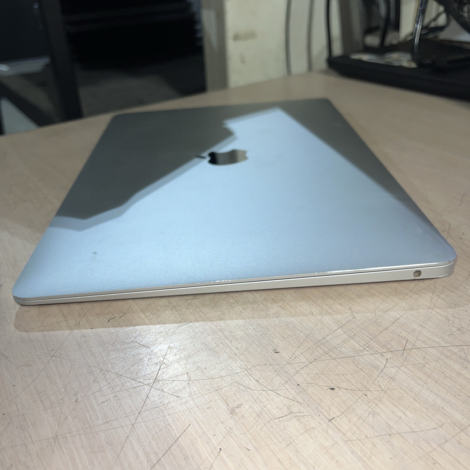 APPLE MACBOOK AIR 13″ SCISSOR, 2020 CORE I3-1000NG4 1.1GHZ 256SSD .